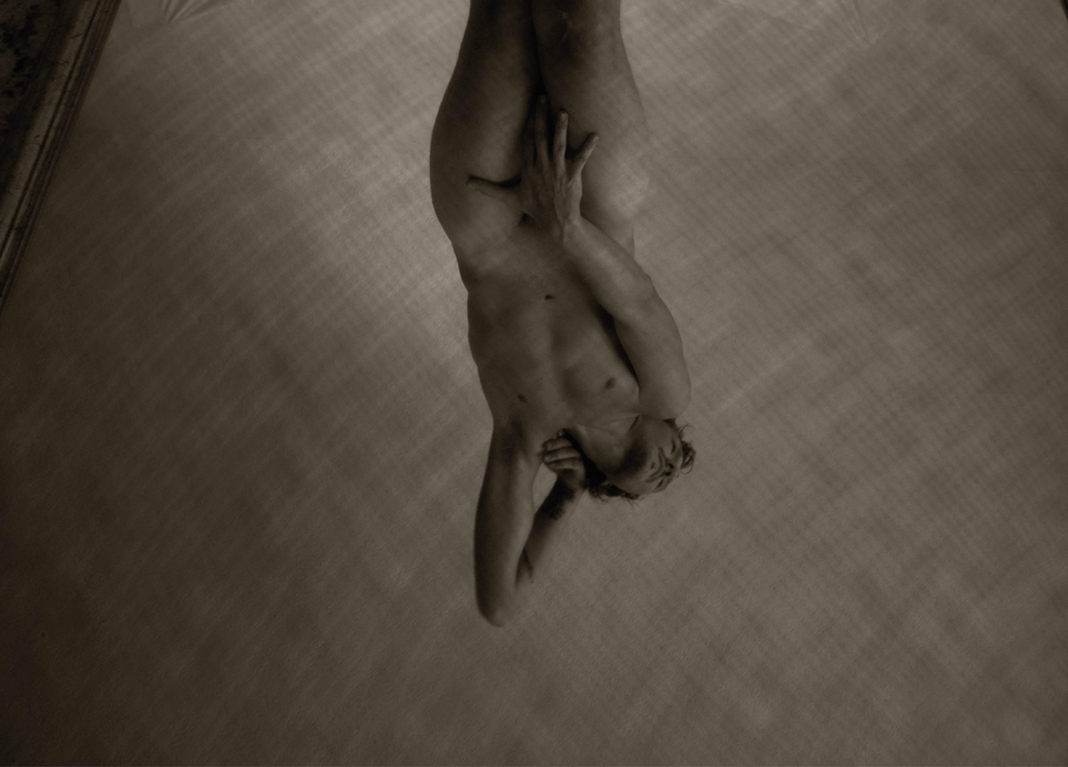 Elio, Uno. Männlicher Akt. Sepia Fotografie in limitierter Auflage (Moderne), Photograph, von Ricky Cohete
