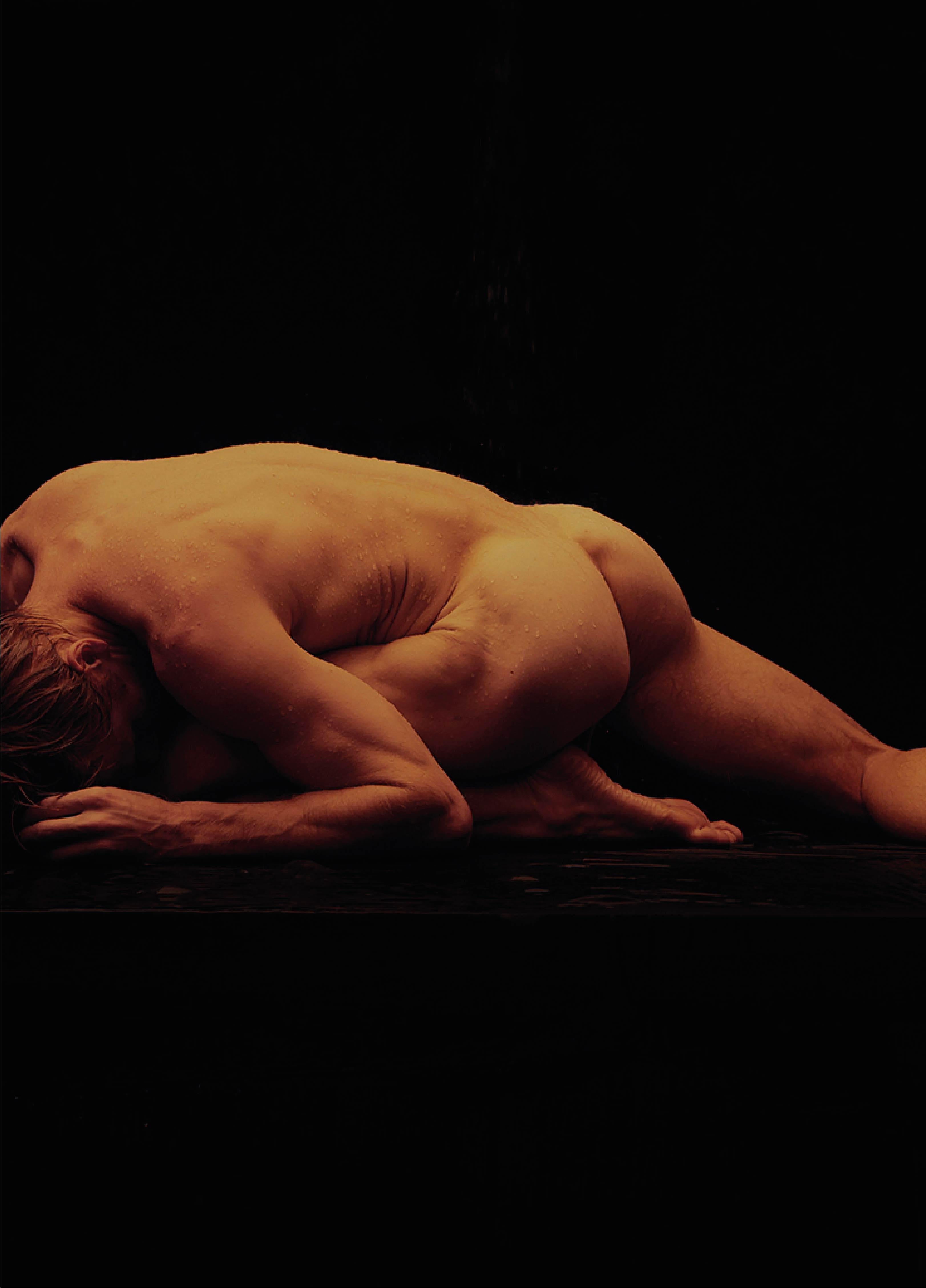 Entrega Tres. Momentum, Series. Male Nude Limited Edition Color Photograph For Sale 2