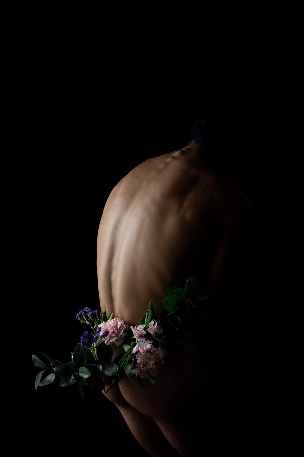 Ricky Cohete Nude Photograph – Flora.  Nackt. Farbfotografie in limitierter Auflage