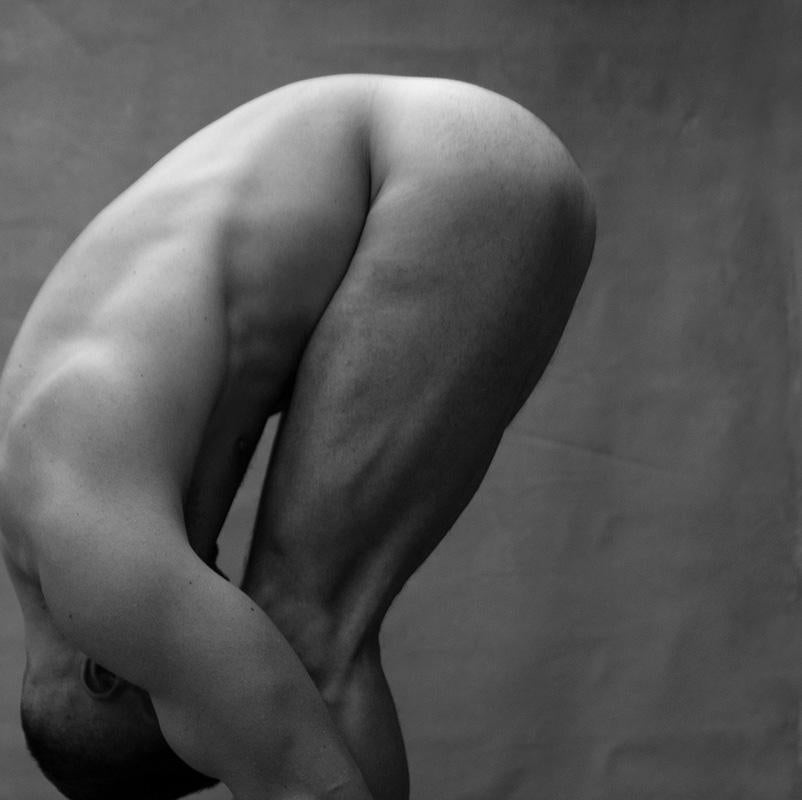 Hombre und Silla. Aus der Nostalgischen Serie – Photograph von Ricky Cohete