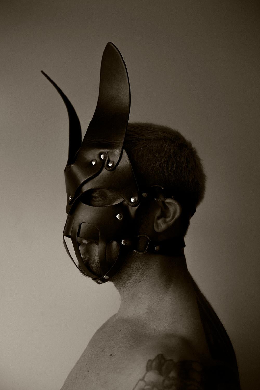 Ricky Cohete Figurative Photograph - Hombre en mascara. Limited Edition Photograph