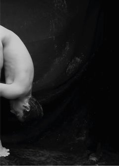 Hombre en movimiento 4. Acto Dos, series. Male Nude. Black and White Photograph
