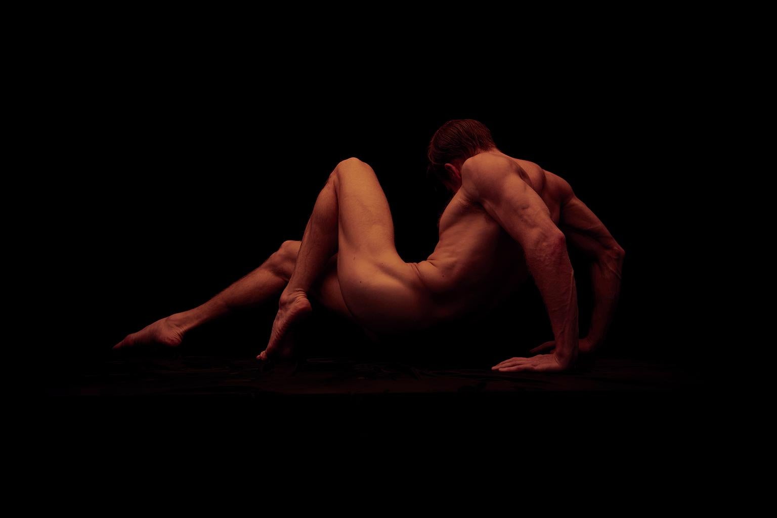 Ricky Cohete Nude Photograph – Momentum Dos. Momentum, Serie. Männlicher Akt Limitierte Auflage Farbfotografie