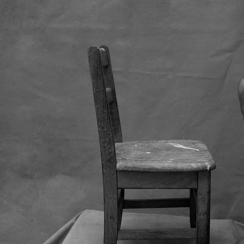 Silla Clemente. De la Serie Nostálgica - Photograph Moderno de Ricky Cohete