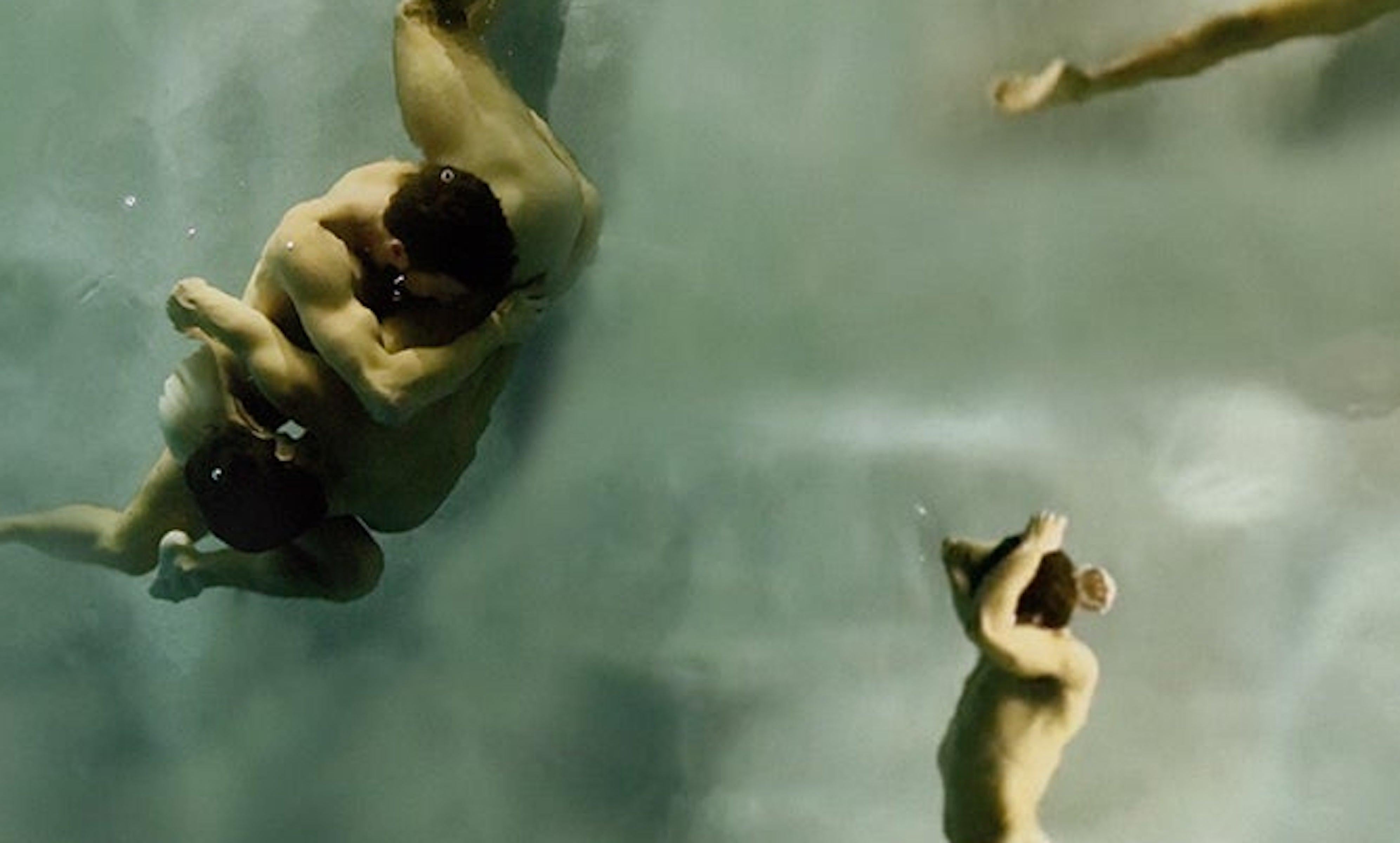 Die Ausrichtung. Nacktschwimmer. Farbfotografie in limitierter Auflage (Abstrakt), Photograph, von Ricky Cohete