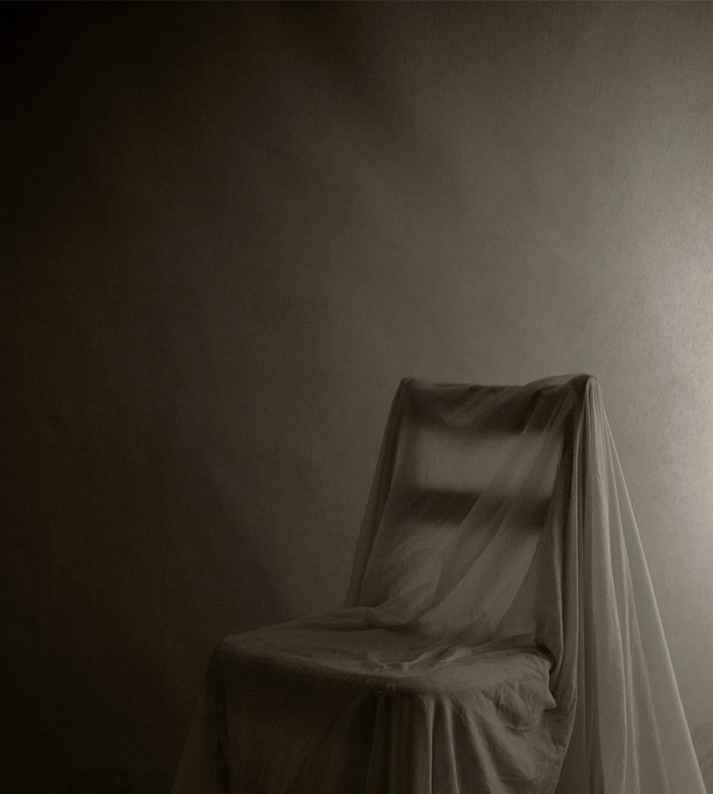 Trono. Sepia Fotografie in limitierter Auflage – Photograph von Ricky Cohete