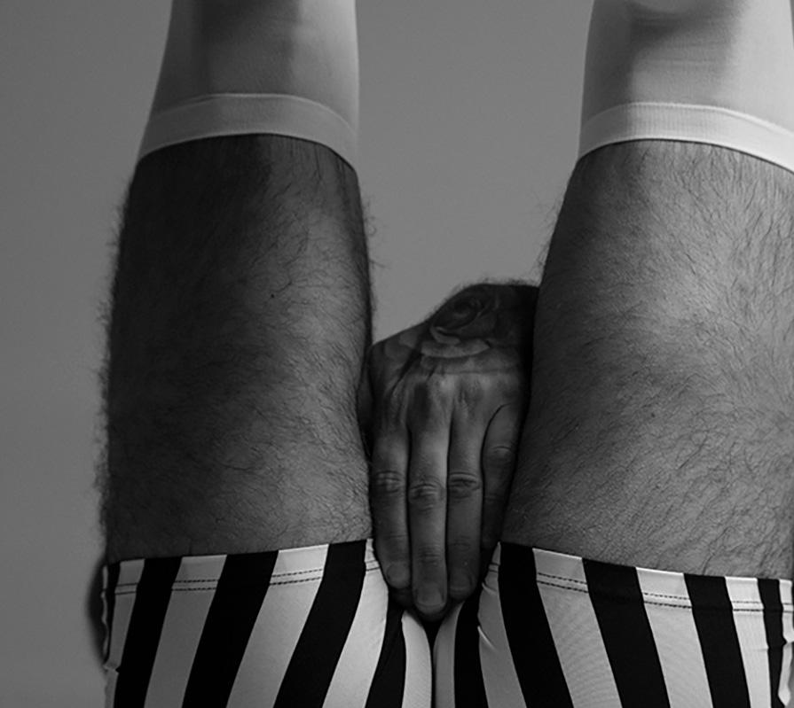 Untitled 2. de la série Leather ands Skin - Moderne Photograph par Ricky Cohete