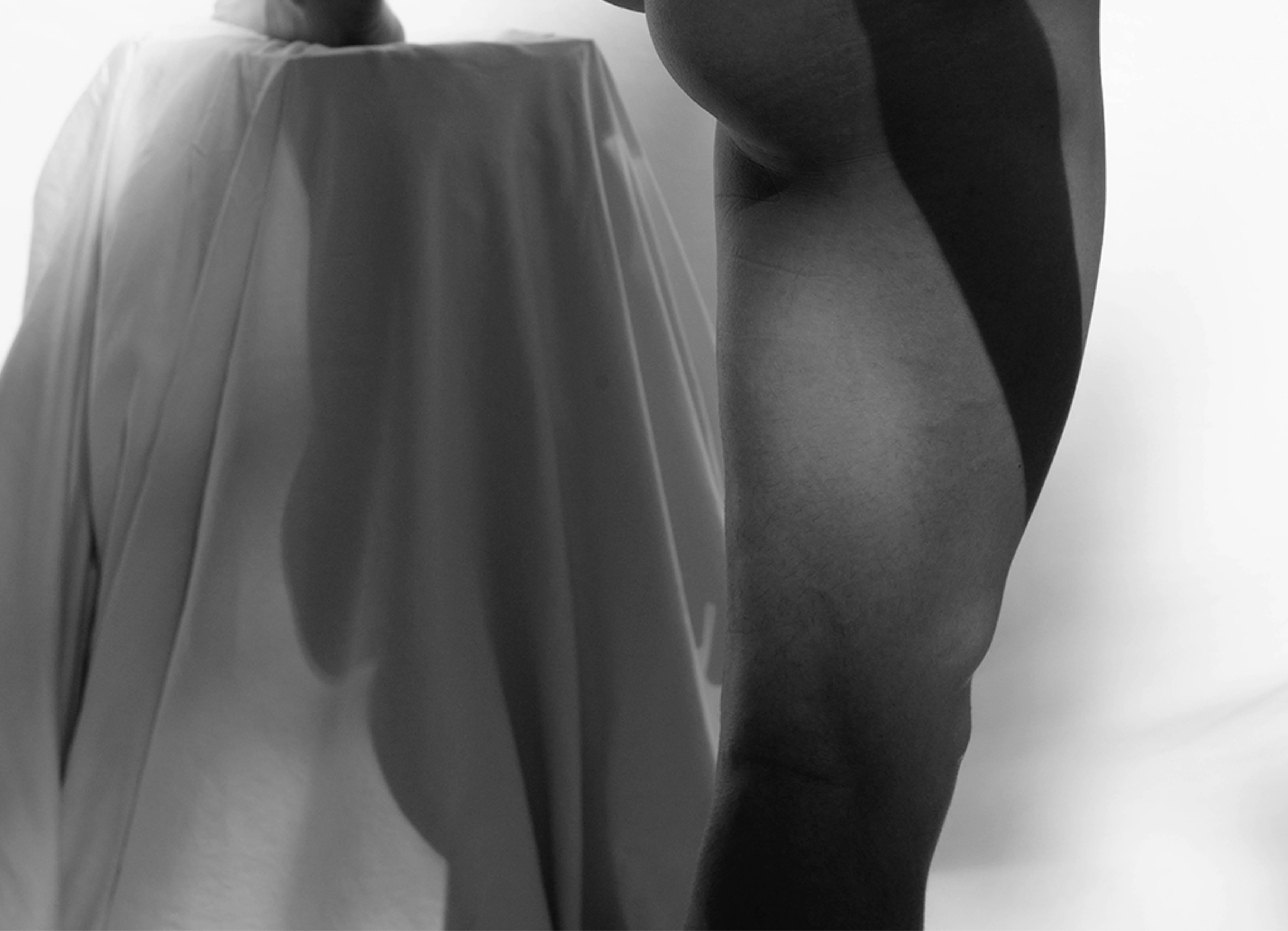 Untitled. Espiral, series. Male Nude. Black and White Limited Edition Photograph For Sale 2