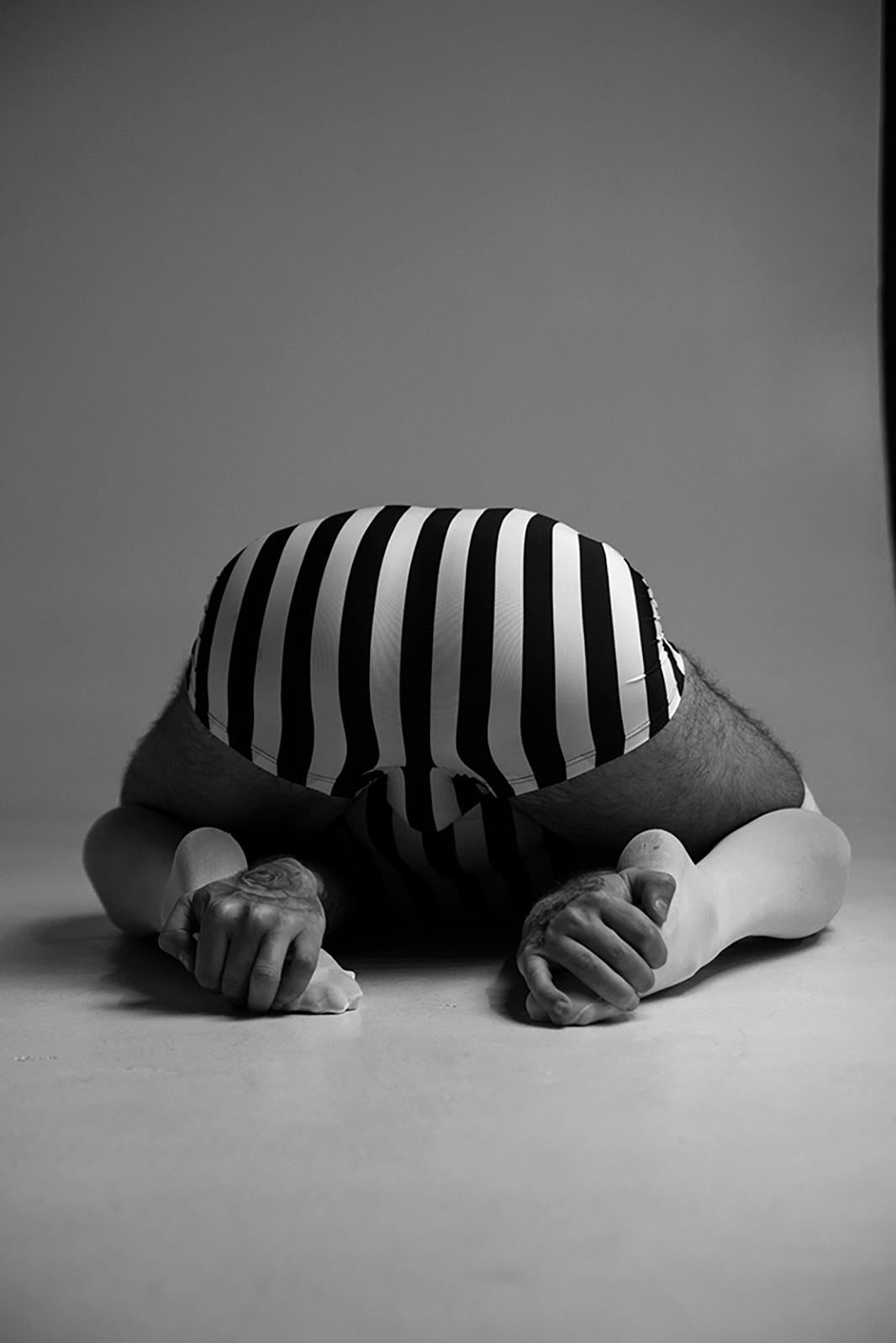 Figurative Photograph de Ricky Cohete - Sin título. De la serie Cuero y Piel