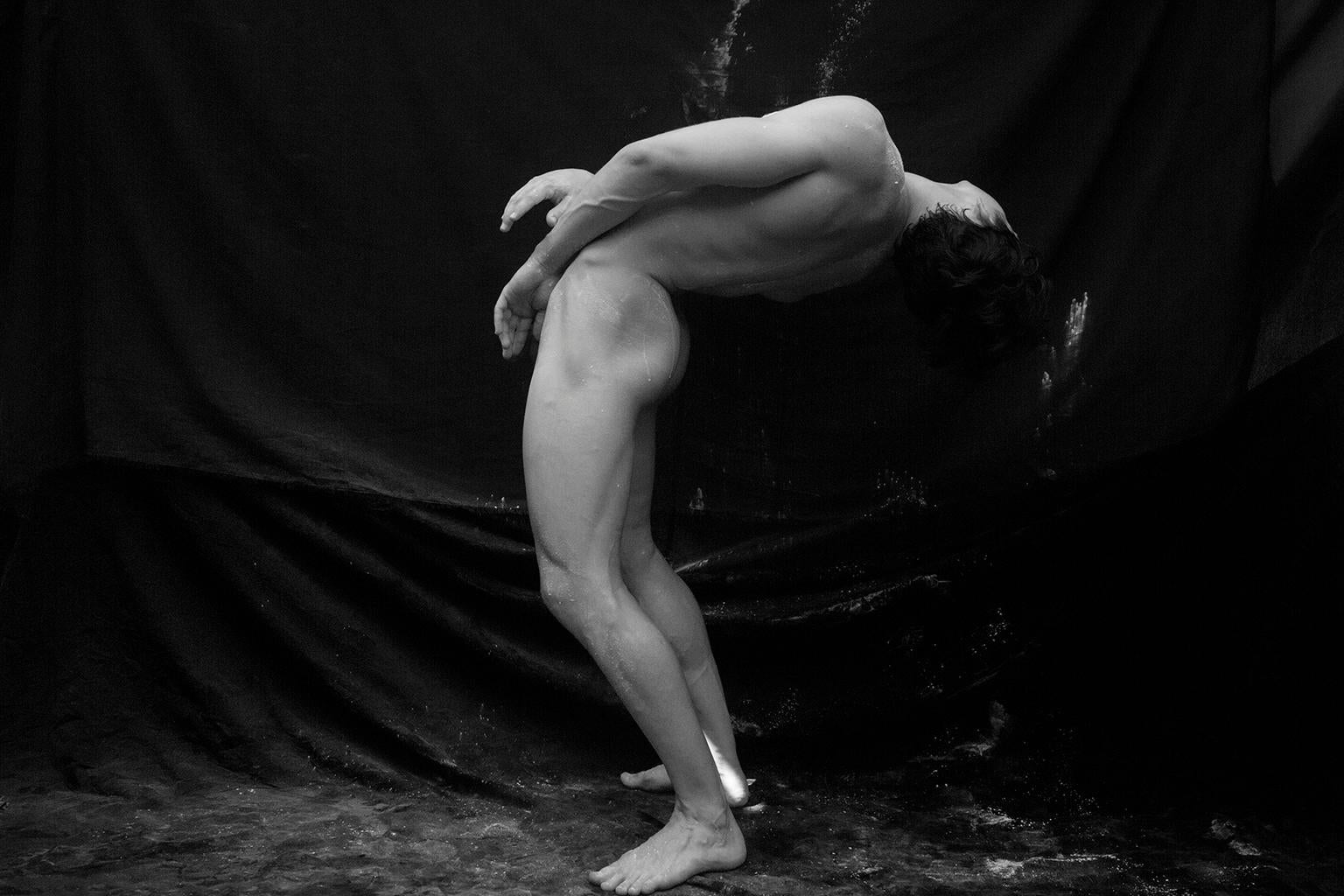 Ricky Cohete Nude Photograph – Ohne Titel, aus der Serie Acto Uno. Männlicher Akt Limitierte Auflage S/W-Fotografie