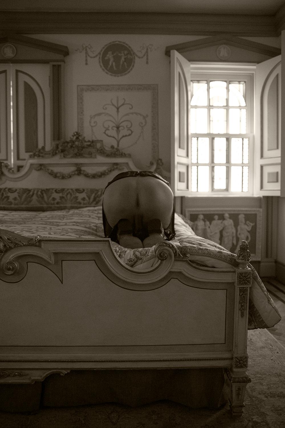 Ricky Cohete Nude Photograph – Unbetitelt. Sepia. Limitierte Auflage einer Photographie