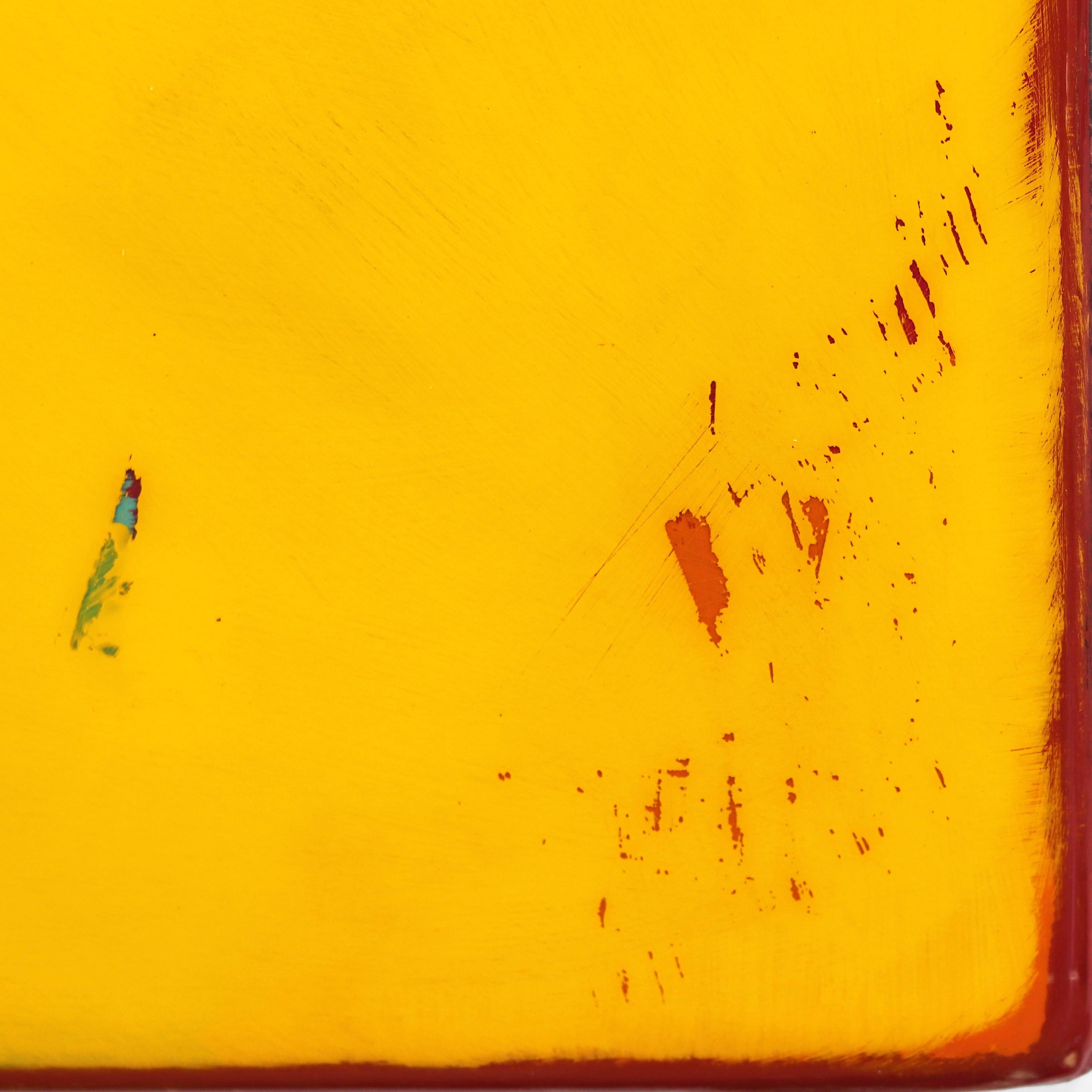 Grand Sunspot 17  -  The Moderns Acrylic Yellow and Gray Two Tone Resin Artwork (œuvre d'art moderne en résine acrylique jaune et grise à deux tons) en vente 5