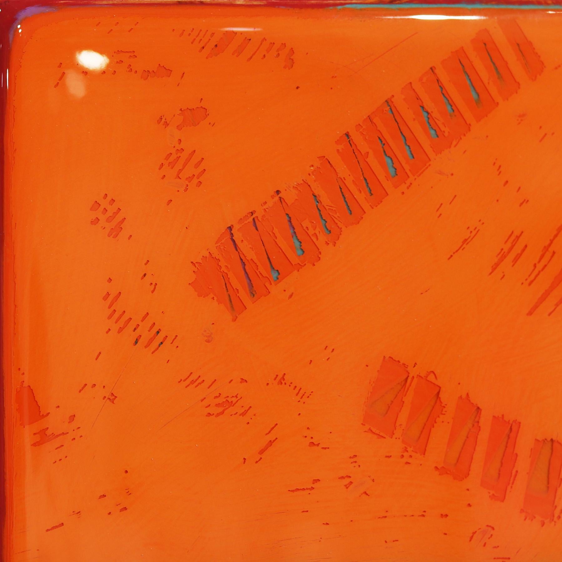 L'arte murale minimalista a tecnica mista di Ricky Hunt è influenzata dal suo passato tumultuoso che ha portato a un cambiamento di paradigma nella creatività e nella vita. An He ricopre il pannello di legno con strati di vernice acrilica,