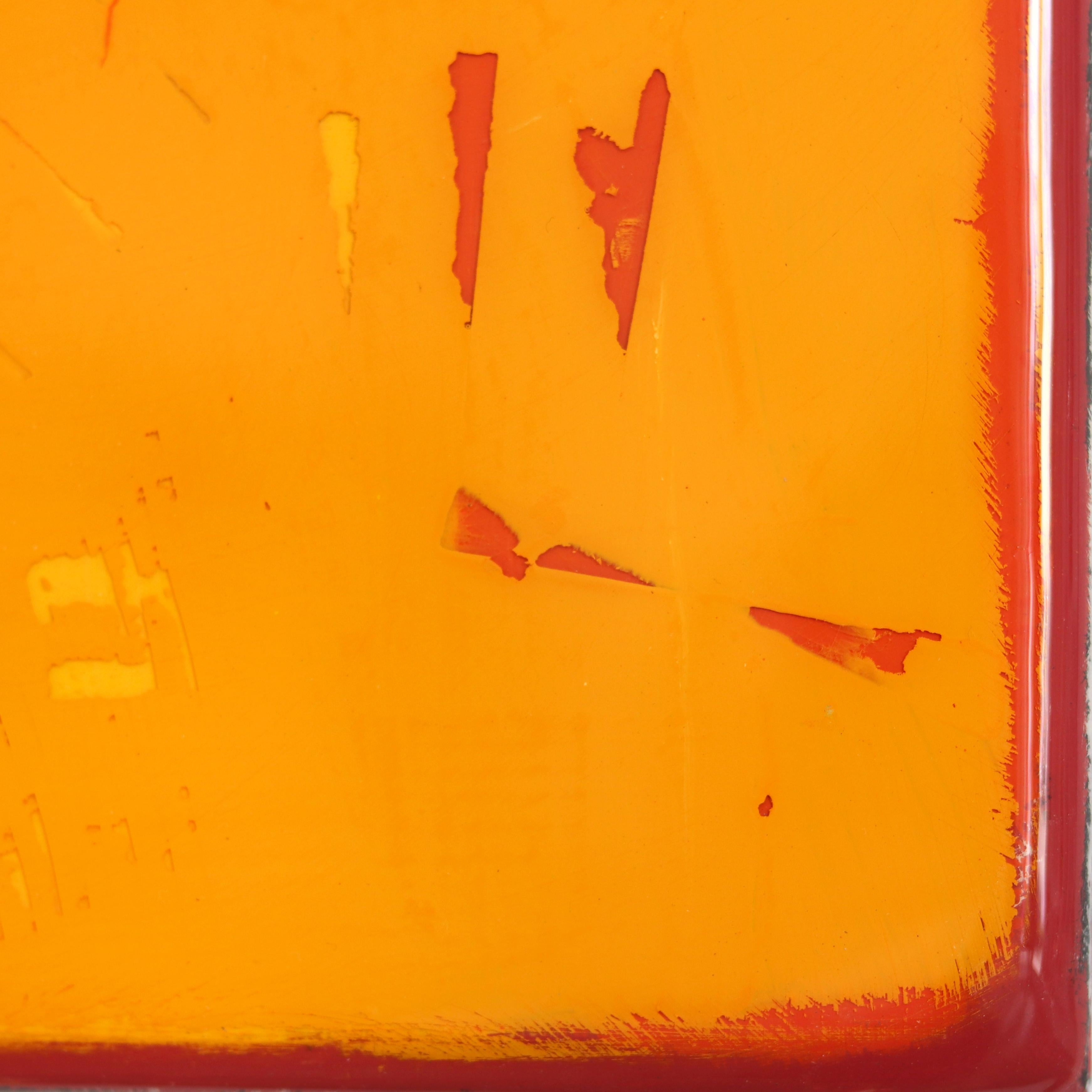 La finestra 322 - Moderna opera d'arte minimalista in resina gialla e arancione 4