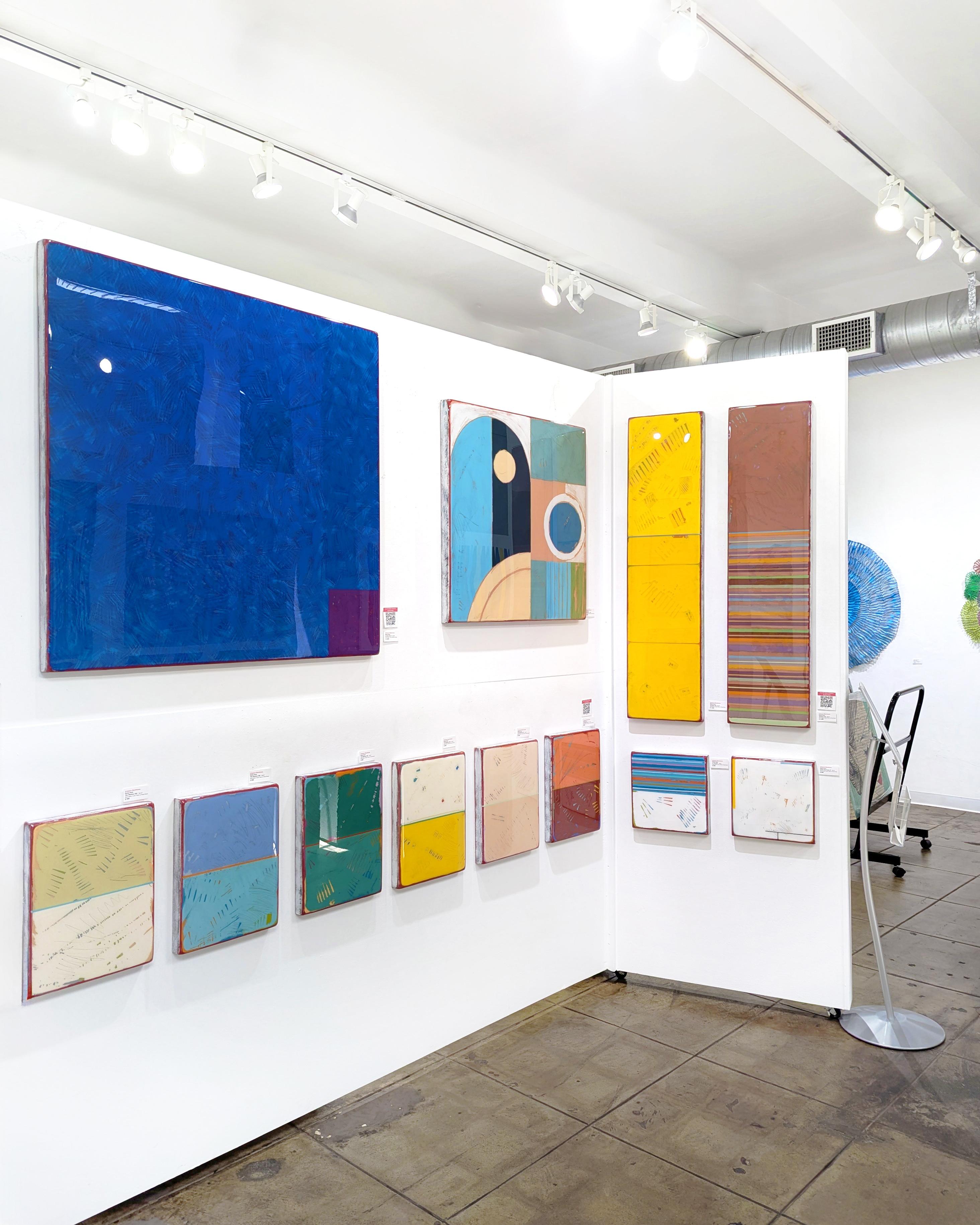 La ventana 329 - Obra de arte minimalista moderna de resina en dos tonos de azul en venta 3