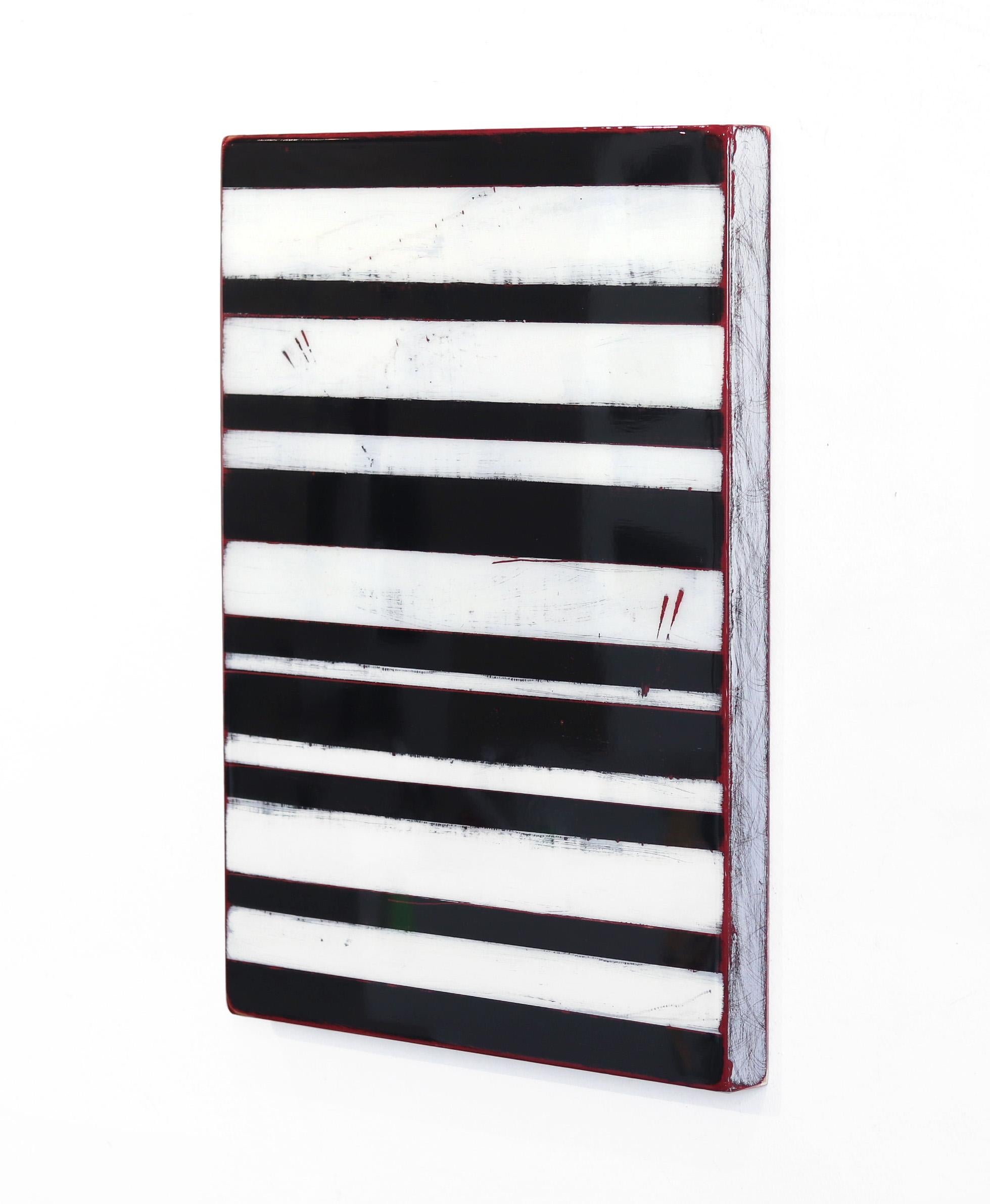 Vibration 3 - œuvre d'art en résine noire et blanche à rayures monochromes en vente 1