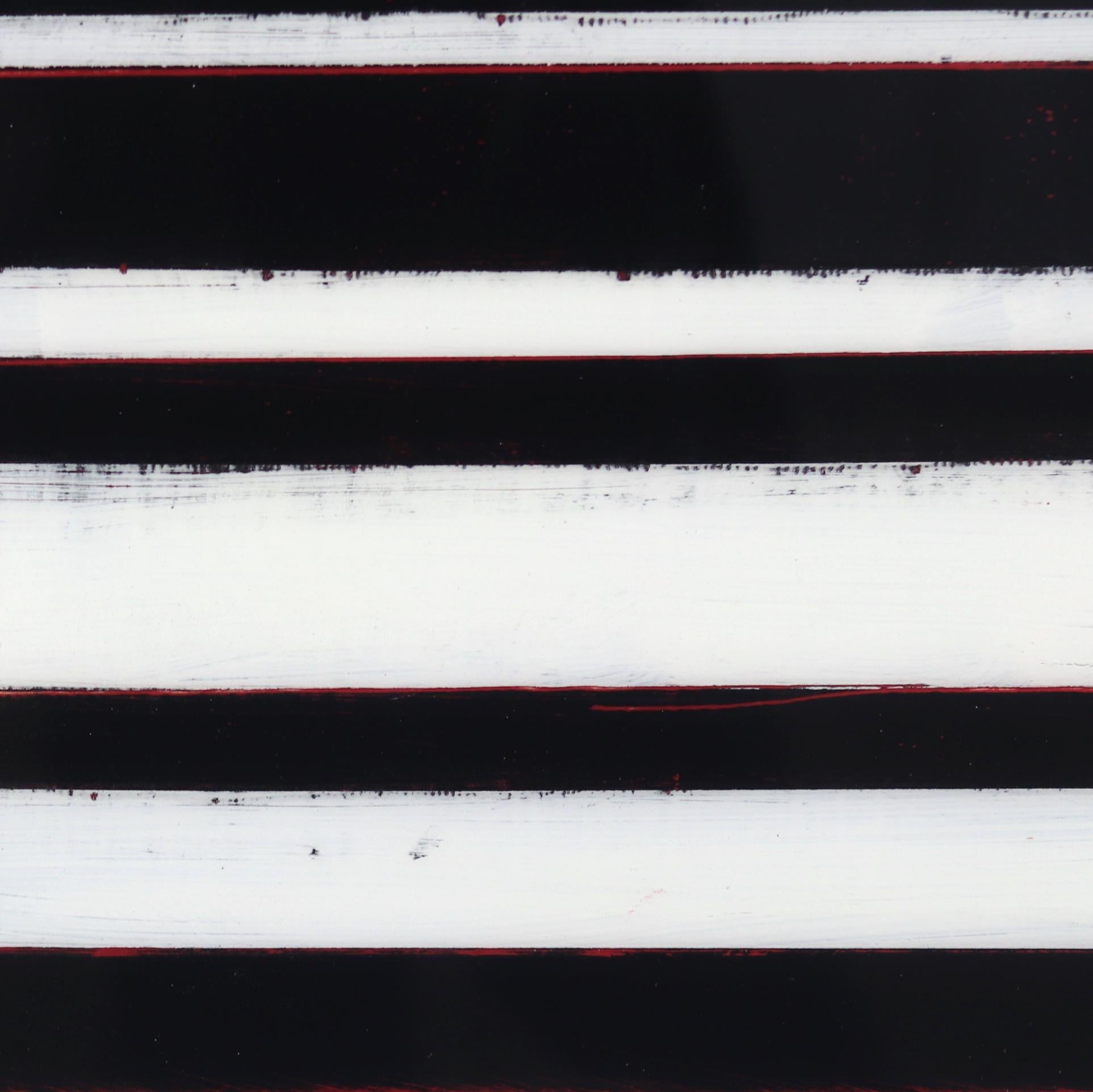Vibration 3 - œuvre d'art en résine noire et blanche à rayures monochromes en vente 4