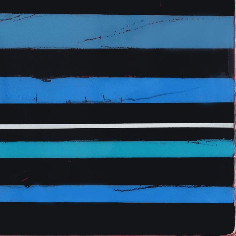 Vibration 5 - Modernes blau-schwarz gestreiftes minimalistisches Kunstwerk aus Harz 3