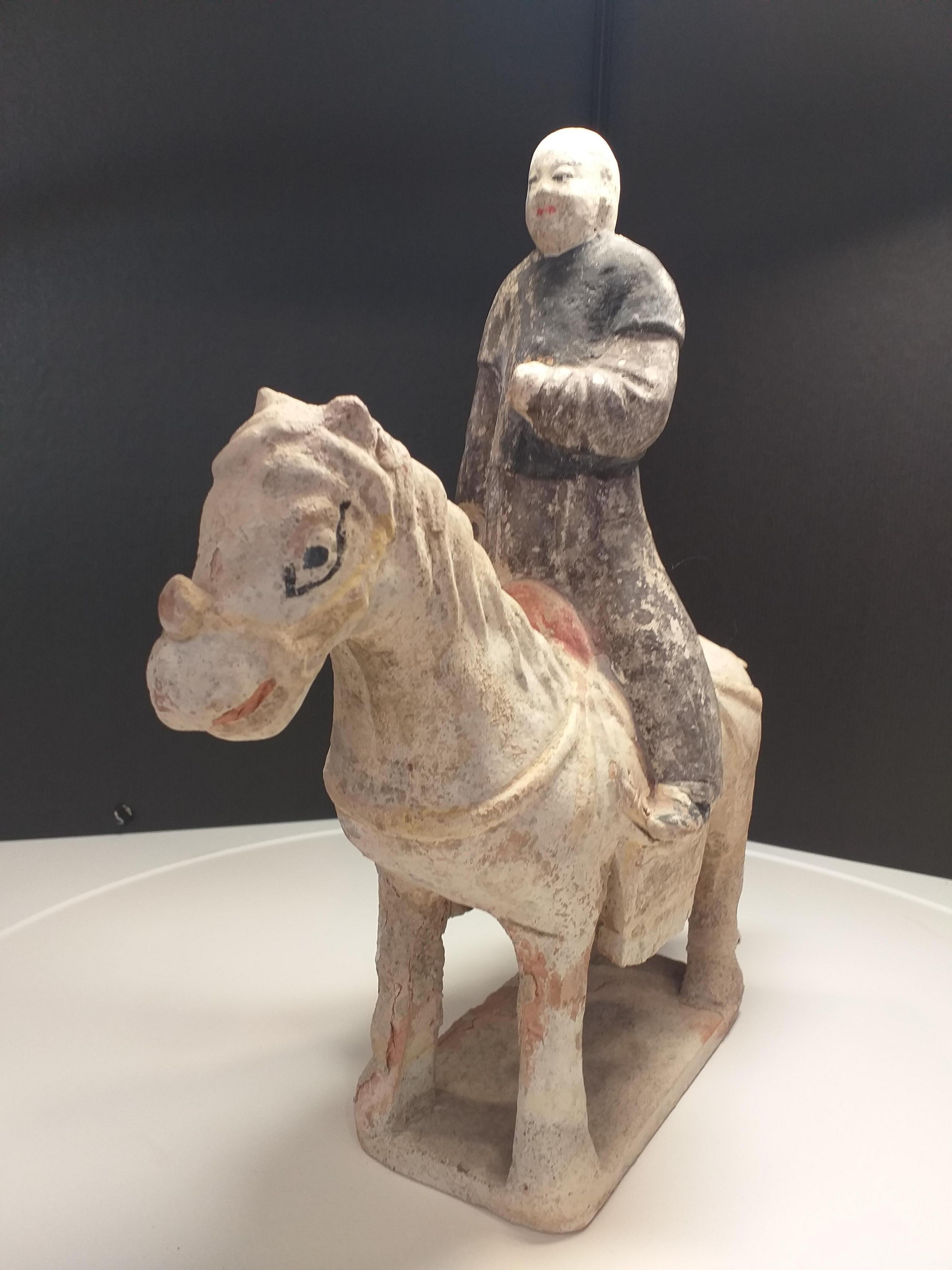 Jinete. 
Terracota policromada. 
Periodo Ming.
H 30 cm. L 27 cm. An 11 cm.
1200€.
