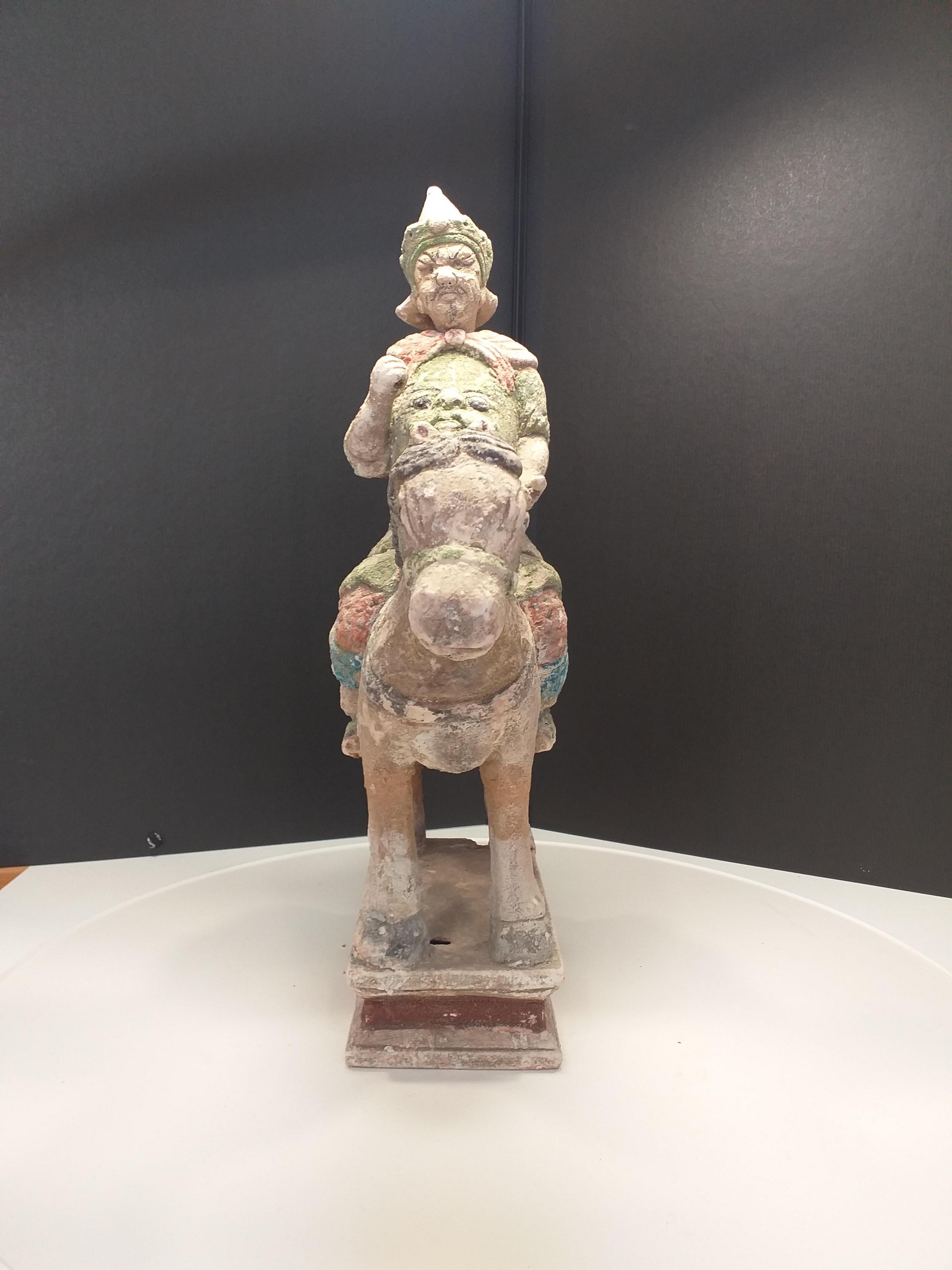 Rider. 
Polychrome terracotta. 
Ming period. 
Removable head. 
H 40cm. L 29cm. W 11cm. 
1400€.