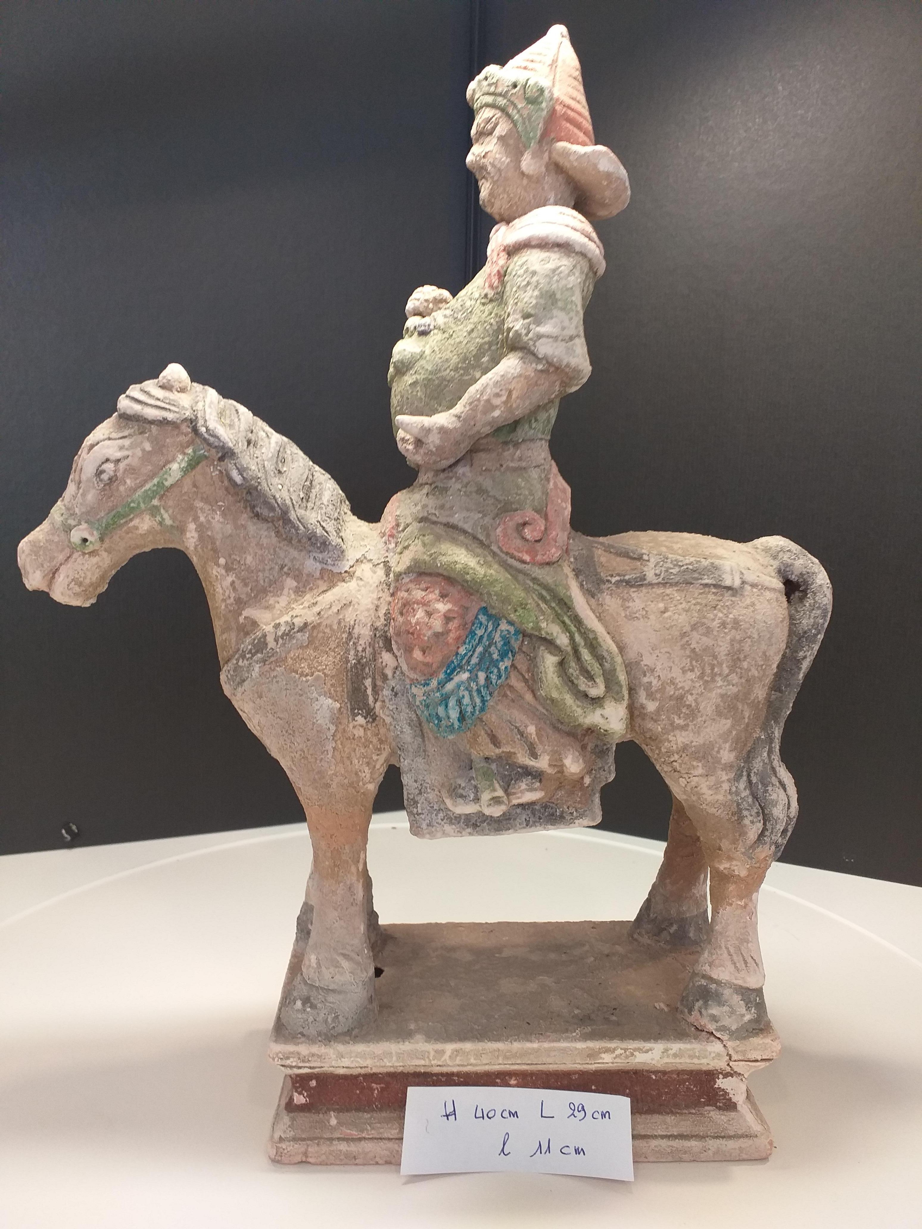 Rider, polychrome Terrakotta, Ming-Dynastie im Angebot 1