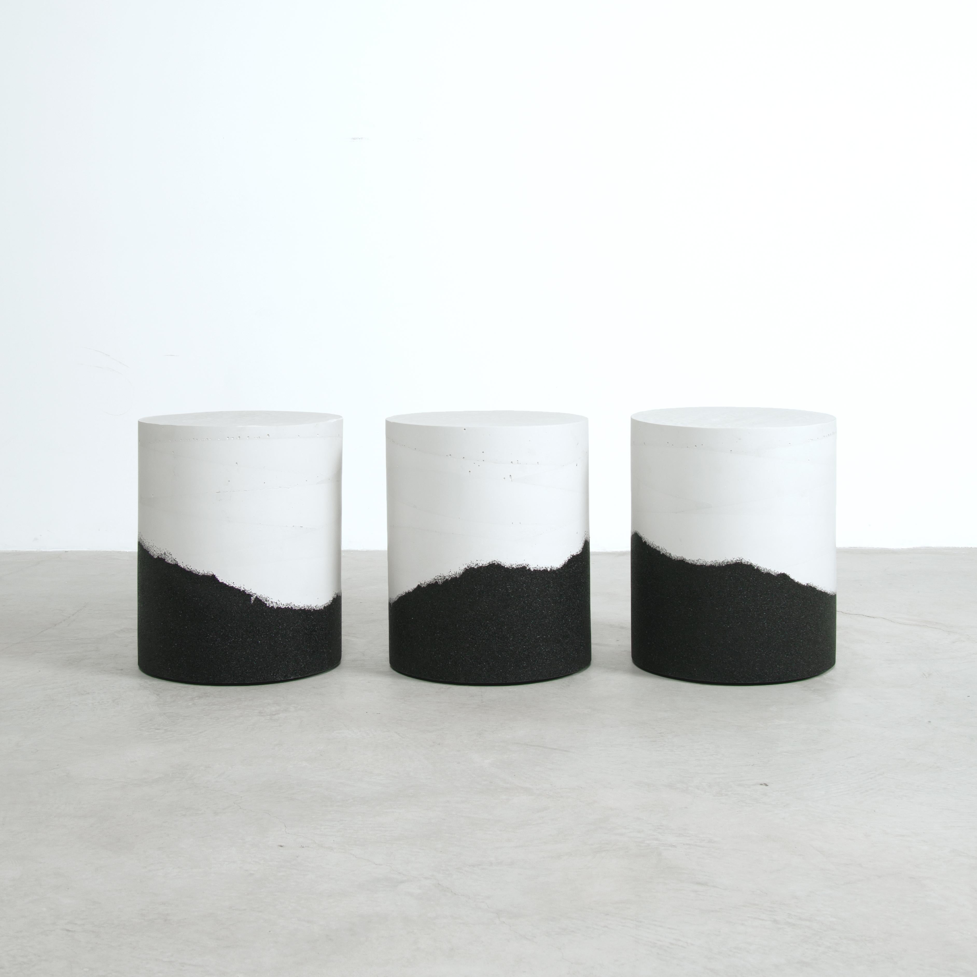 Ridge-Trommel, weißer Zement und schwarzer Silica von Fernando Mastrangelo im Zustand „Neu“ im Angebot in Brooklyn, NY