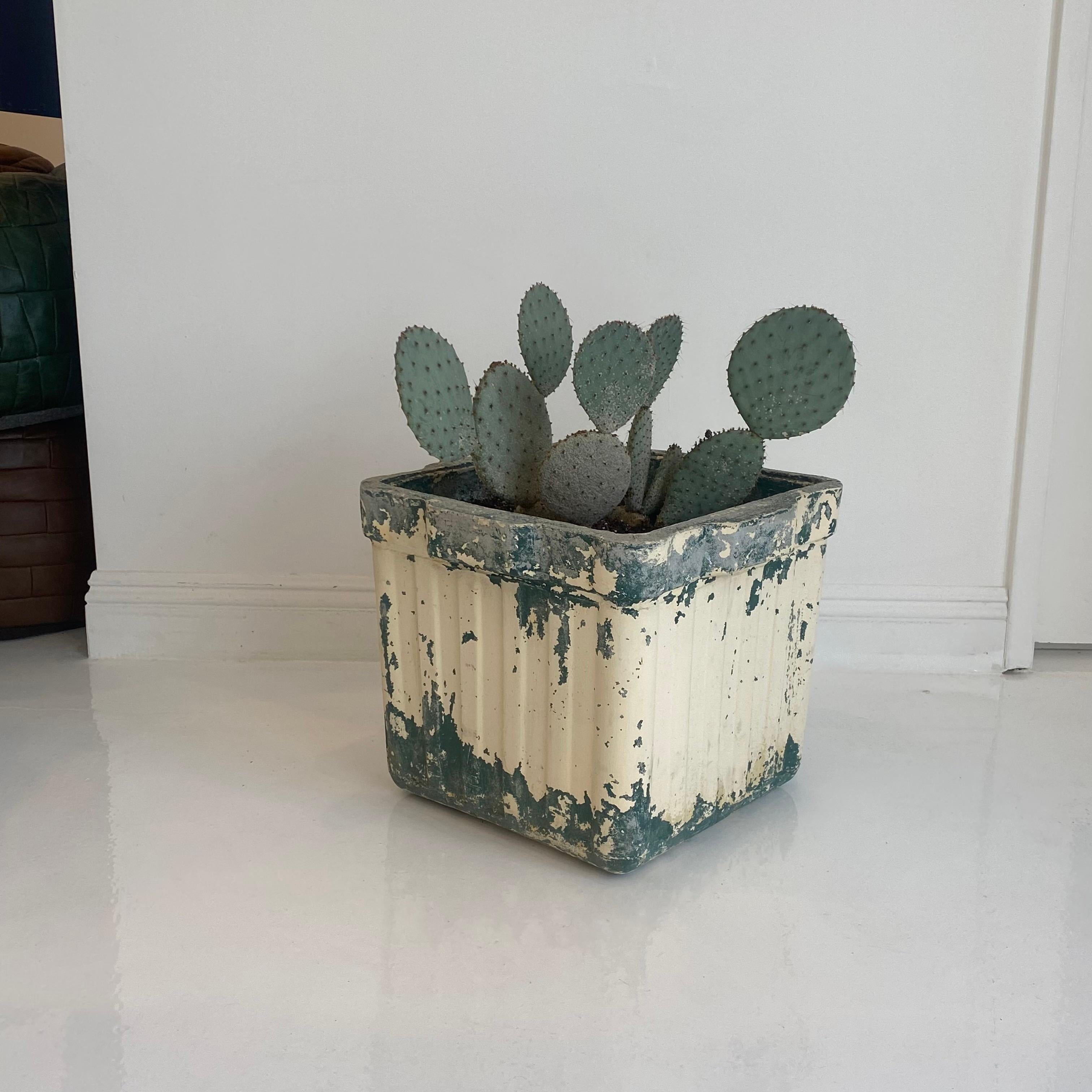 Fantastic concrete box planter by Willy Guhl. Made in the 1960s in Switzerland. Ridges on all sides. Yellow and green paint/patina. Excellent vintage condition. 


       


        