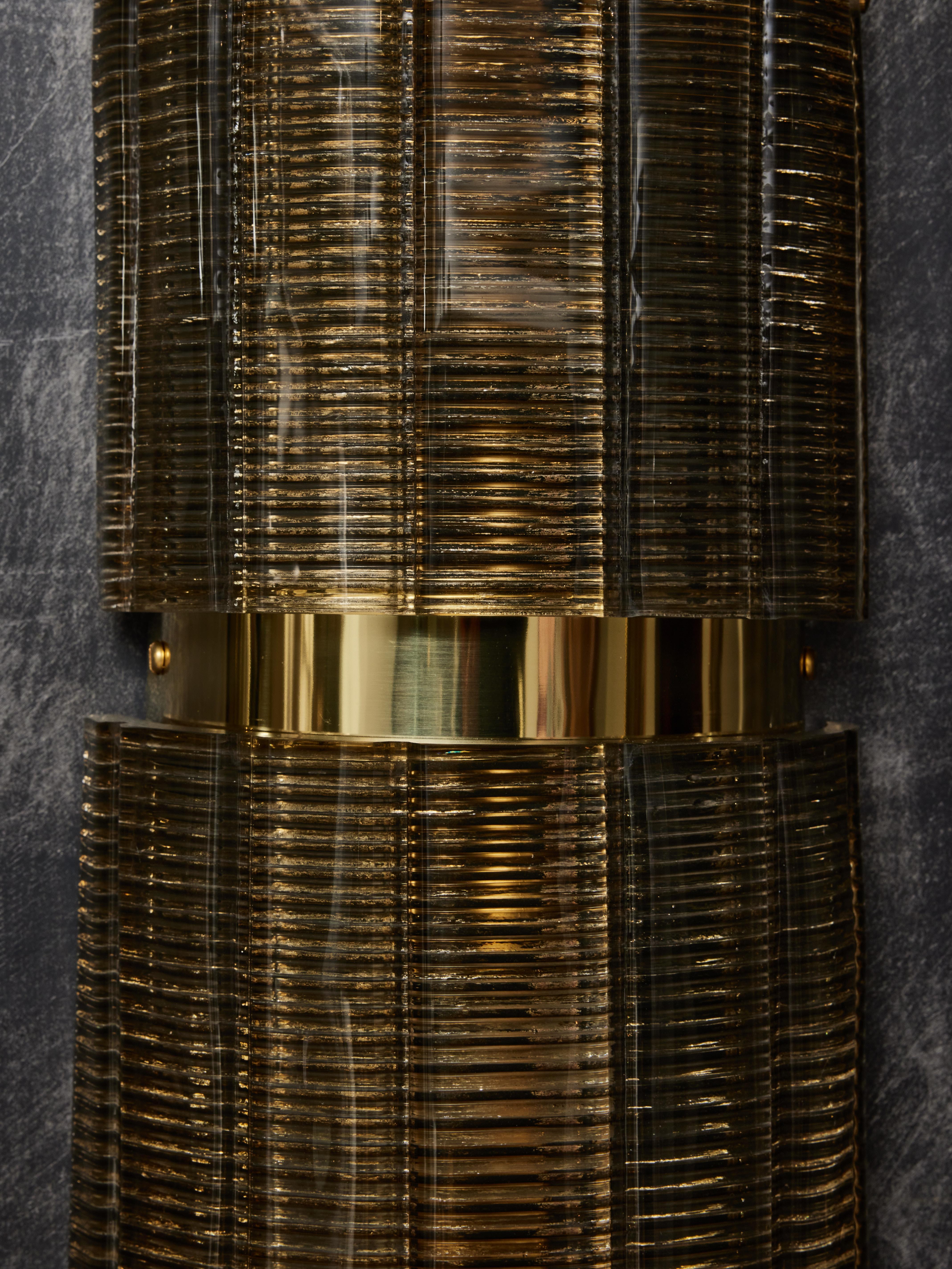 Ridged Murano Glass and Brass Wall Sconce For Sale 1