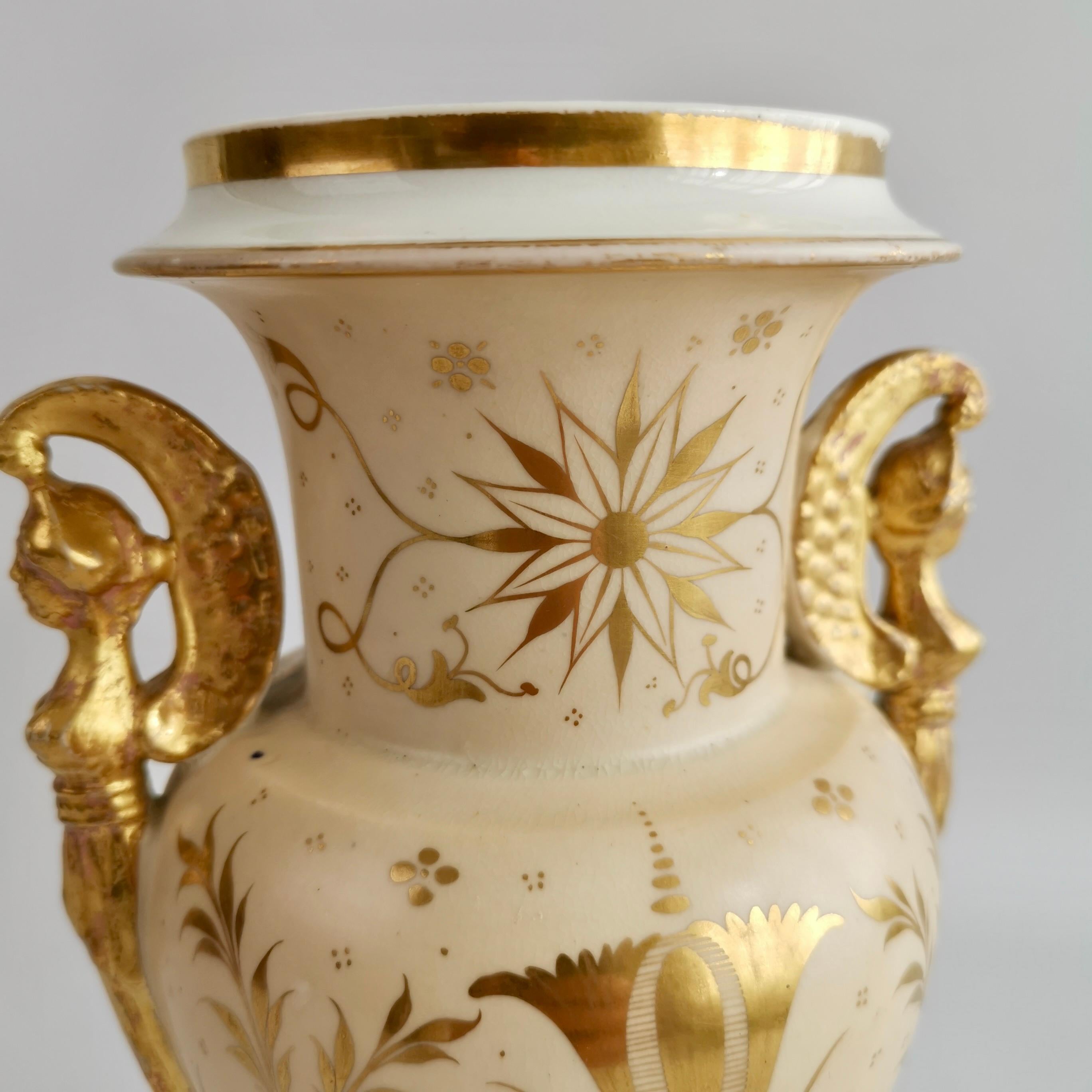 Guarnitura inglese di 3 vasi, stile Impero, provenienza G.Godden, 1810-1815 in vendita 3