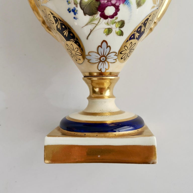 English Garniture of 3 Vases, Empire Style, Provenance G.Godden, 1810-1815 For Sale 9