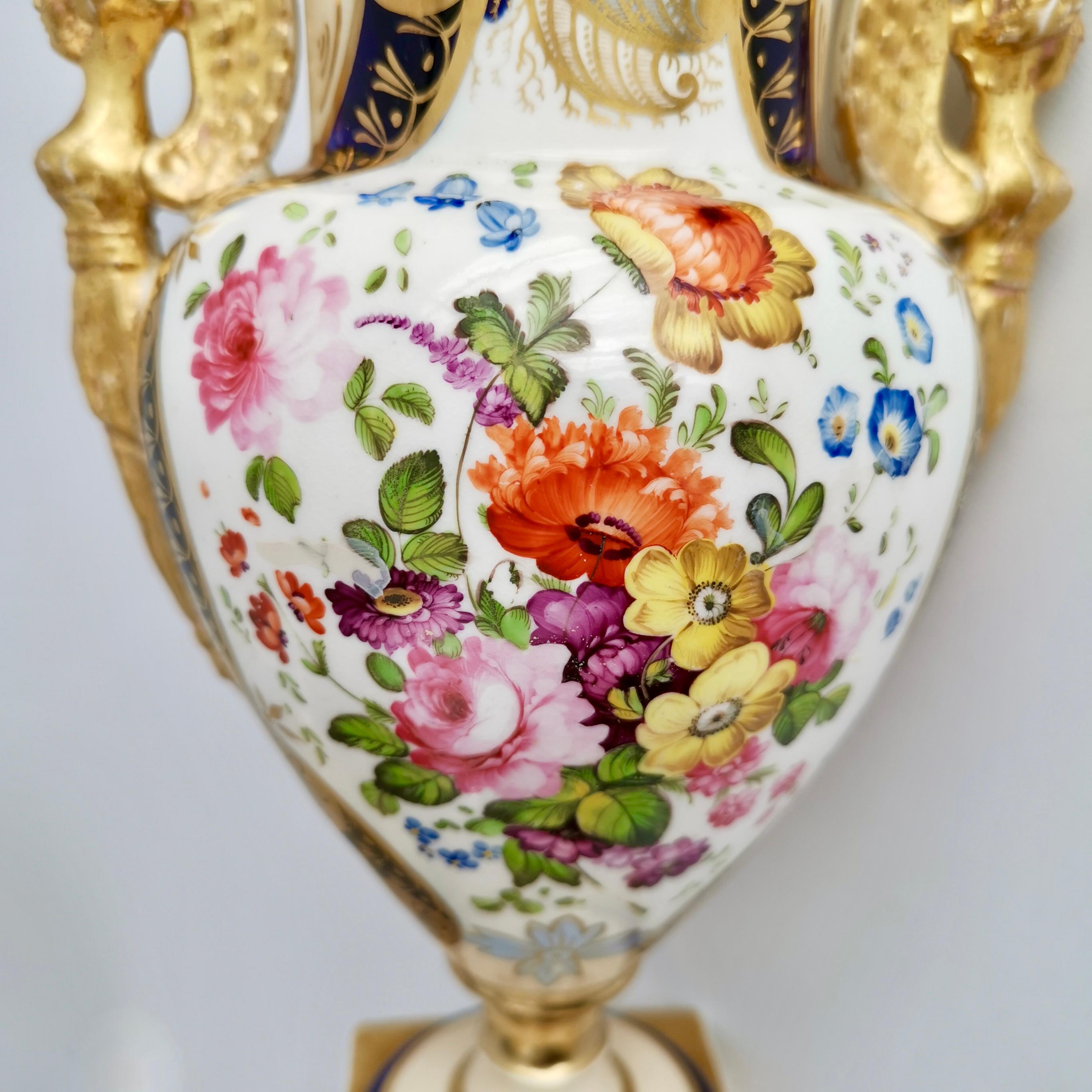 English Garniture of 3 Vases, Empire Style, Provenance G.Godden, 1810-1815 In Good Condition For Sale In London, GB