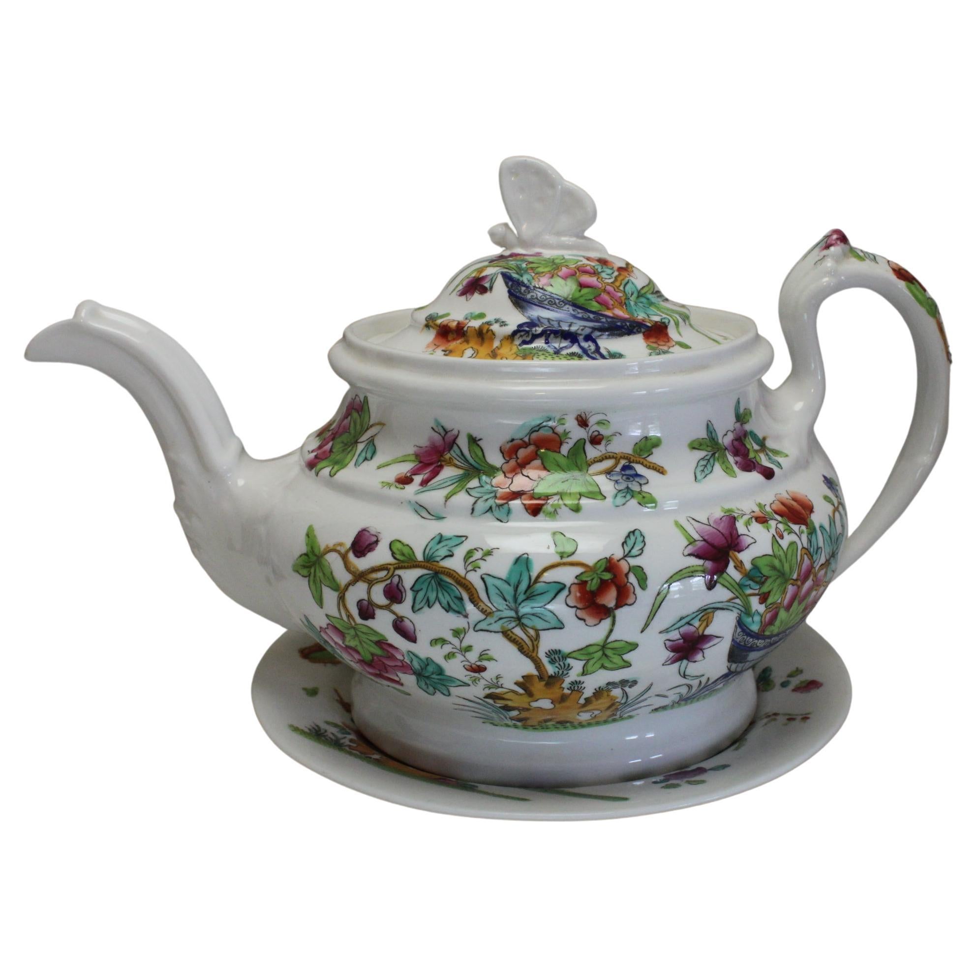 Teekanne und Ständer aus handkoloriertem Porzellan von Ridgway