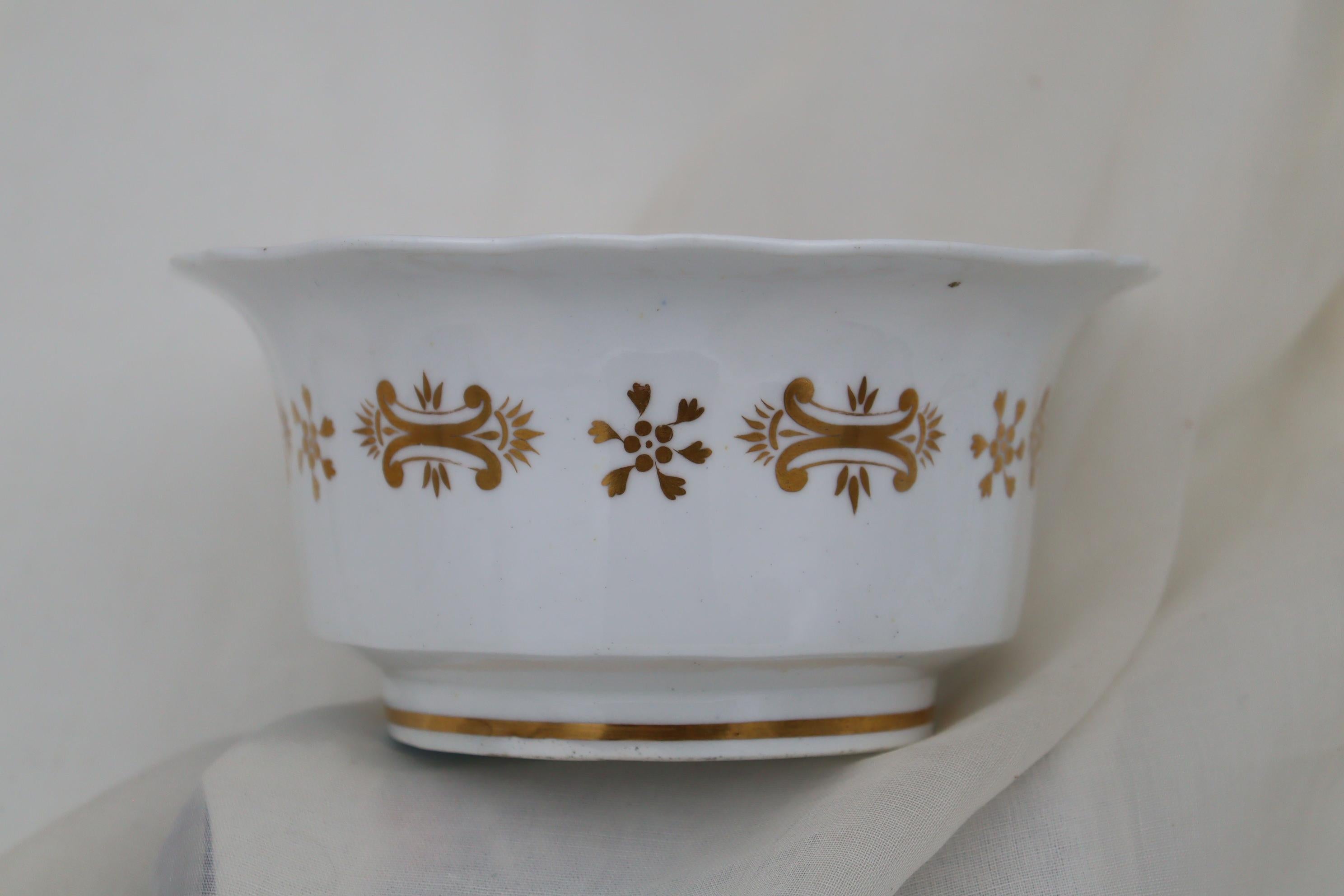 Ridgway hand painted and gilded slop bowl In Good Condition For Sale In East Geelong, VIC