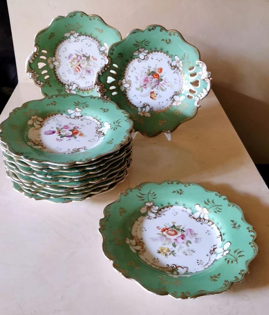We kindly suggest you read the whole description, because with it we try to give you detailed technical and historical information to guarantee the authenticity of our objects.
Particular and rare dessert service; it consists of 11 dessert plates