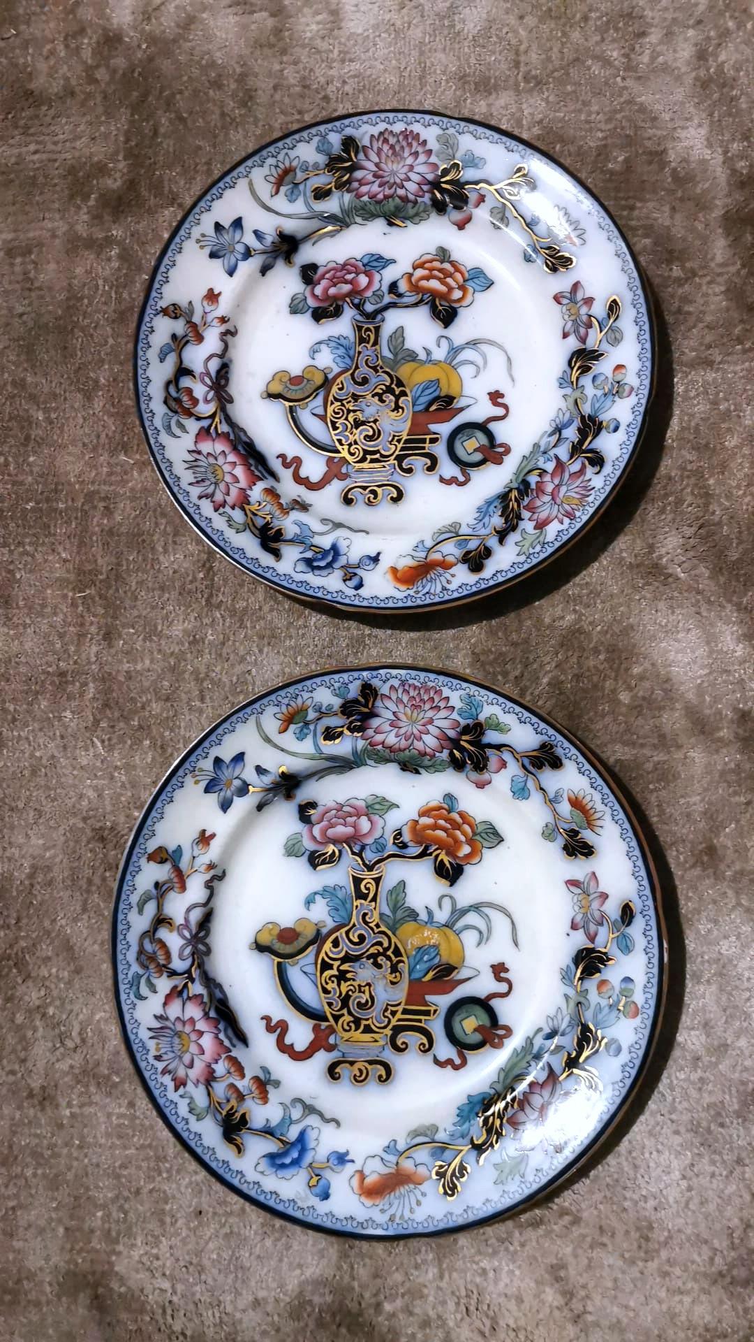 We kindly suggest that you read the entire description, as with it we try to give you detailed technical and historical information to ensure the authenticity of our items
Exceptional and rare pair of English semi-porcelain plates can be used as