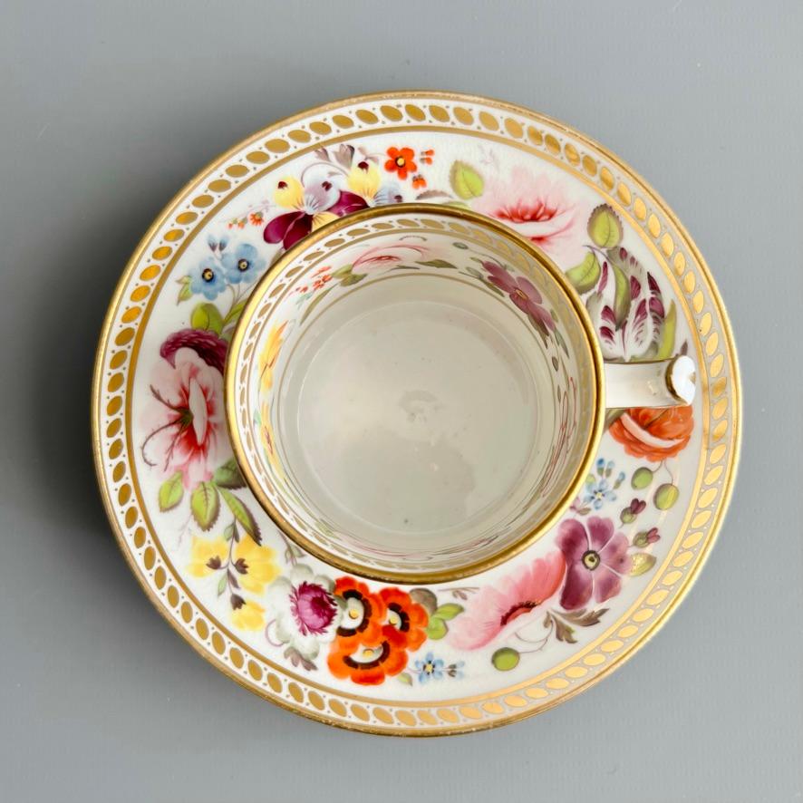 Ridgway Porcelain Coffee Can, White, Gilt, Flowers All Around, Regency ca 1815 In Good Condition In London, GB
