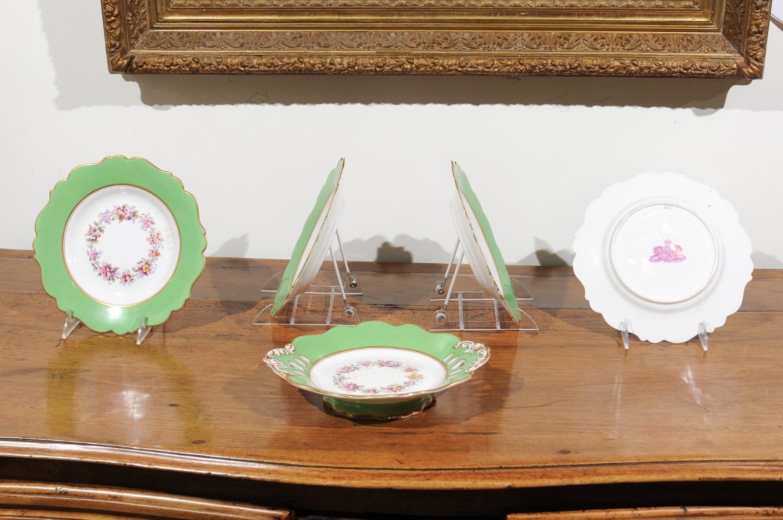 Ridgway Porcelain Dinner Plates and Compote with Green Rim and Floral Décor For Sale 1