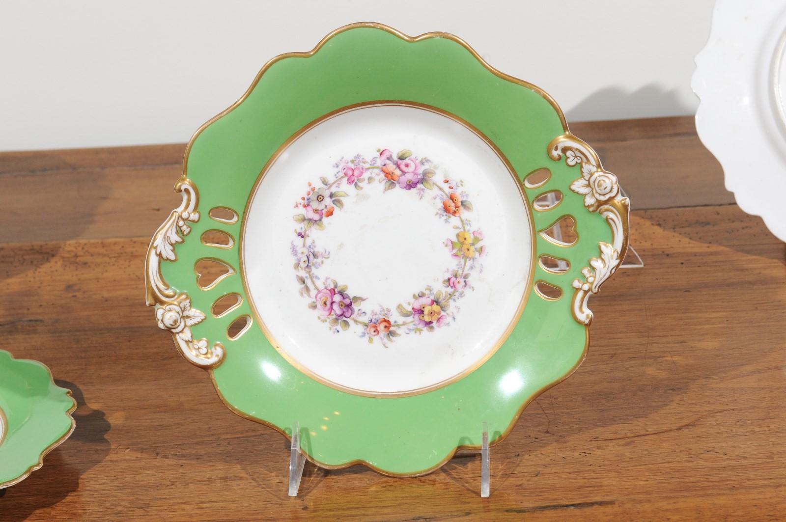 Ridgway Porcelain Dinner Plates and Compote with Green Rim and Floral Décor For Sale 2