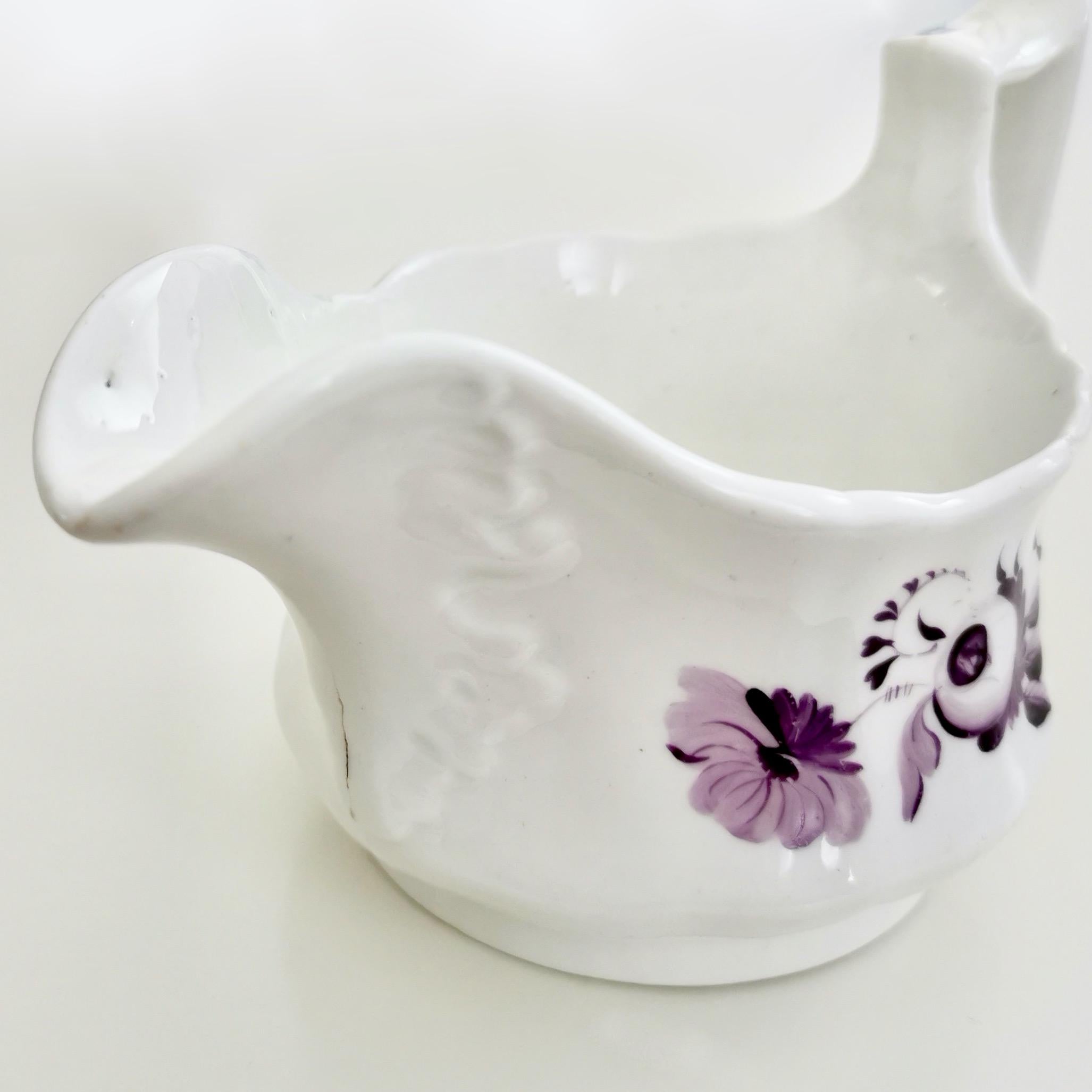 Début du XIXe siècle Pichet à lait en porcelaine de Ridgway, blanc avec fleurs violettes, Régence, vers 1825 en vente