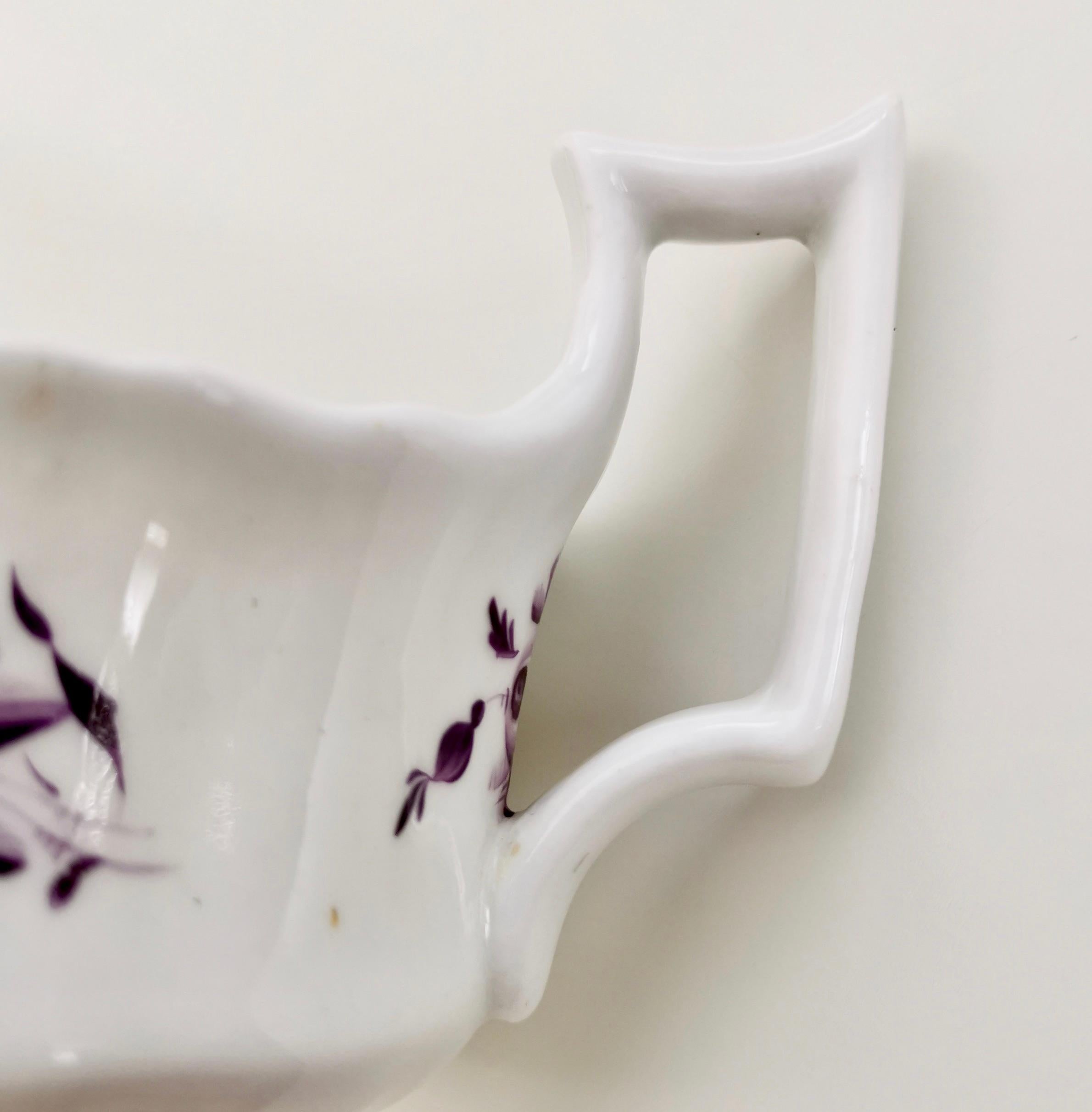 Porcelaine Pichet à lait en porcelaine de Ridgway, blanc avec fleurs violettes, Régence, vers 1825 en vente