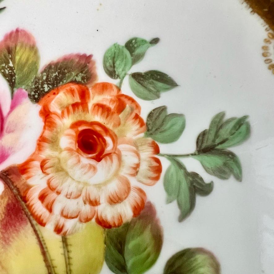 Anglais Assiette en porcelaine Ridgway, moulée en marguerite, verte avec fleurs et fruits, vers 1830