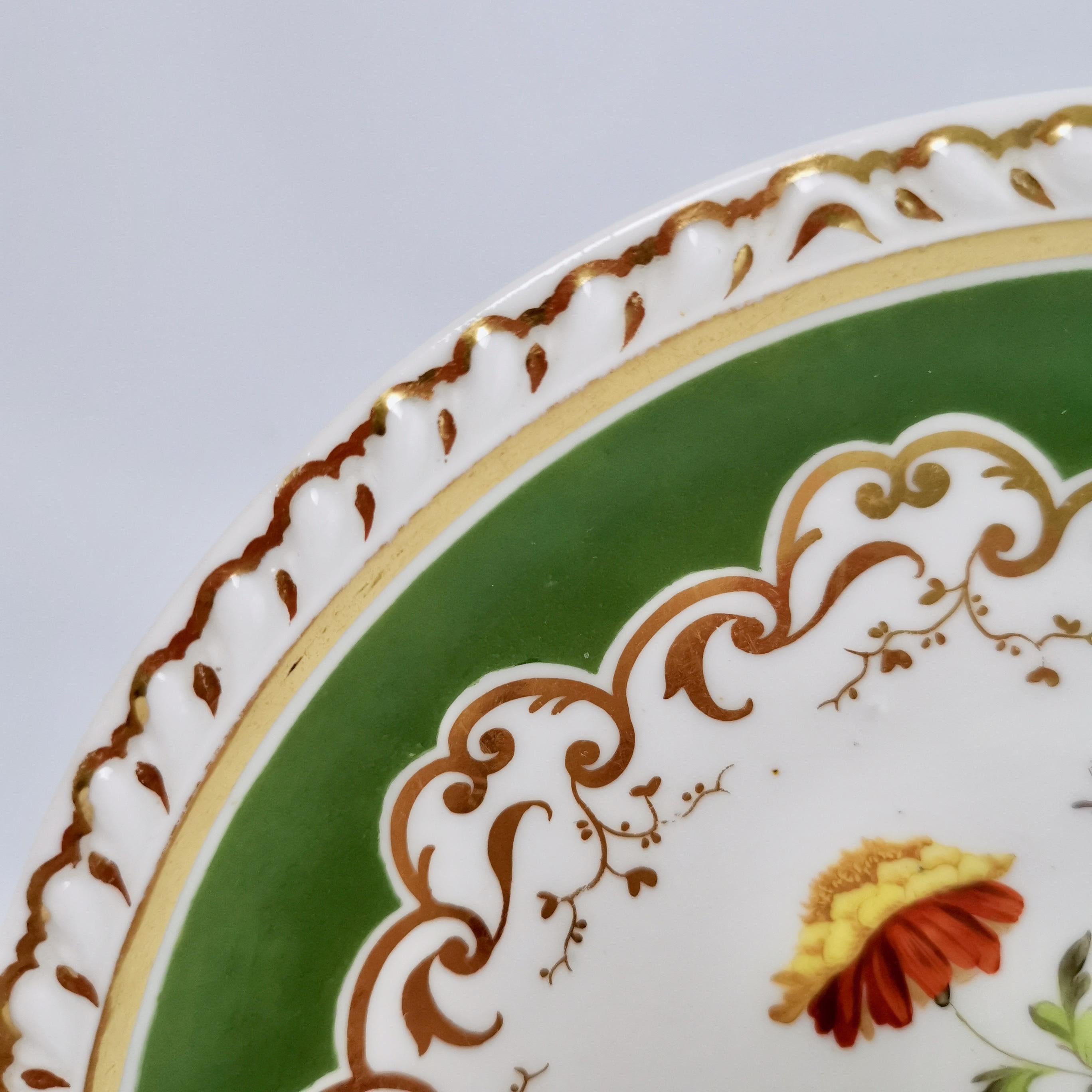 Regency Assiette en porcelaine Ridgway, verte avec fleurs peintes à la main, Régence, vers 1825 en vente