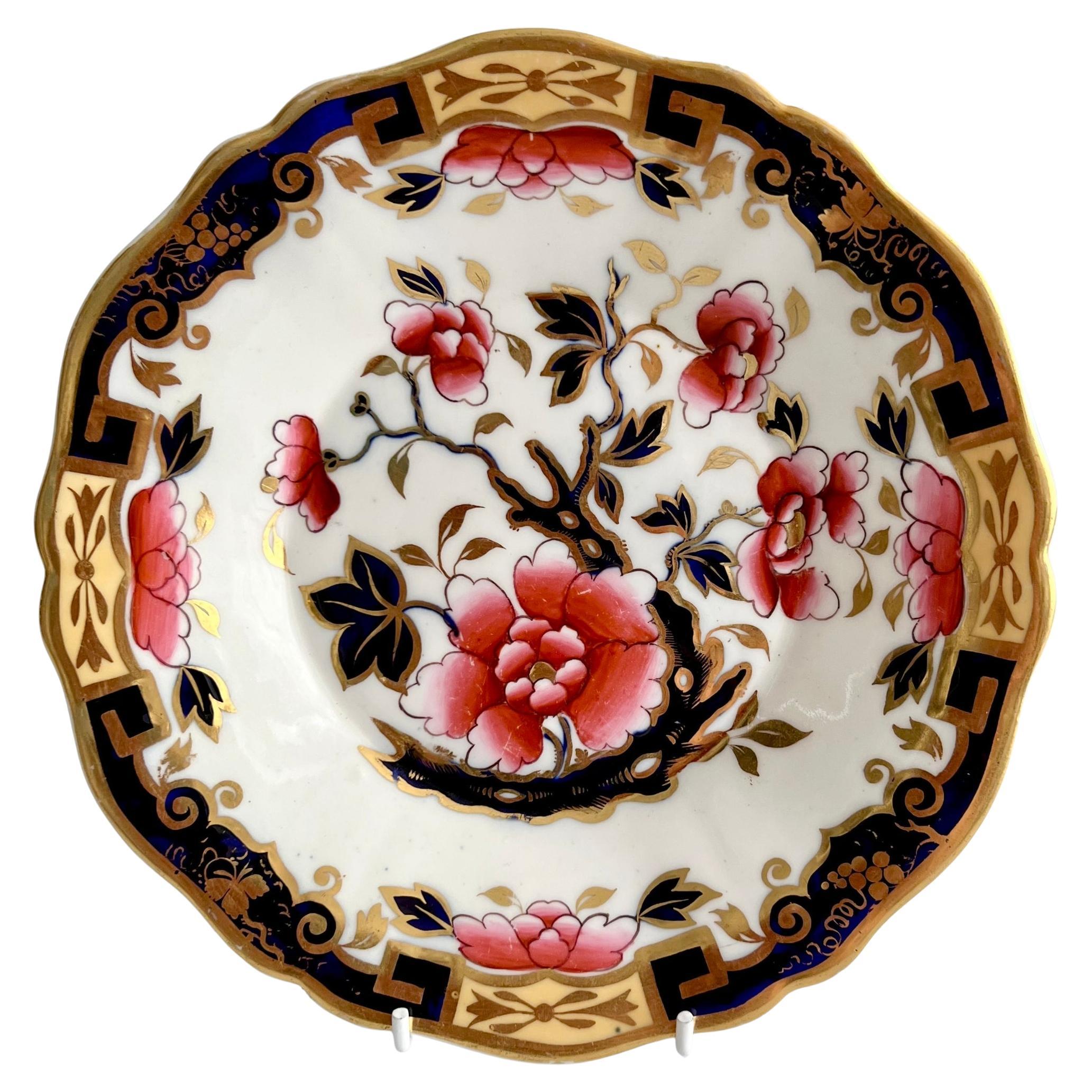 Assiette à soucoupe Ridgway, fleurs du Japon avec clés grecques, Régence, vers 1825