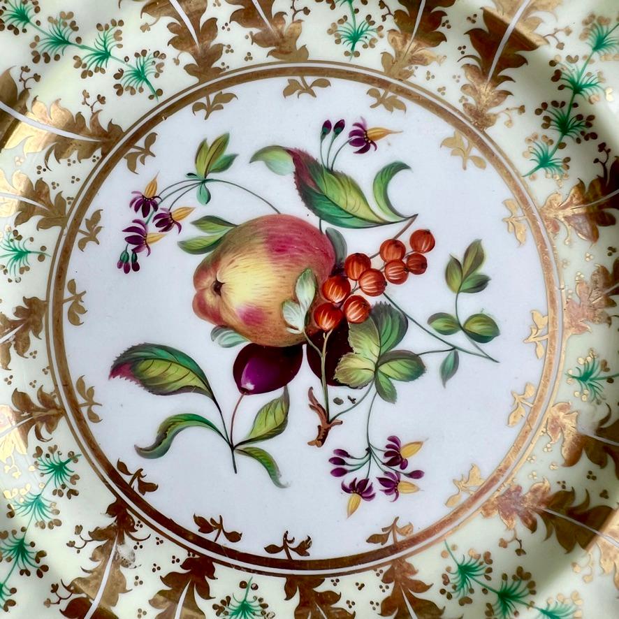 Ensemble Ridgway de 4 assiettes, moulées en marguerite, vertes avec peintures de fruits, vers 1835 3