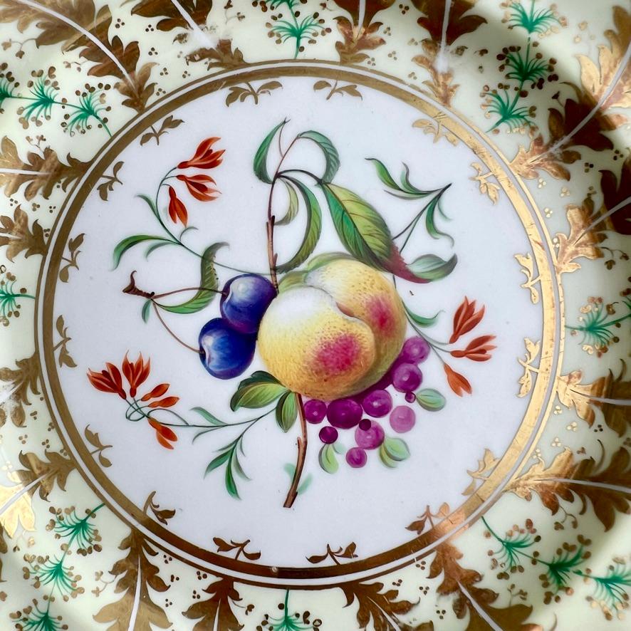 Ensemble Ridgway de 4 assiettes, moulées en marguerite, vertes avec peintures de fruits, vers 1835 4