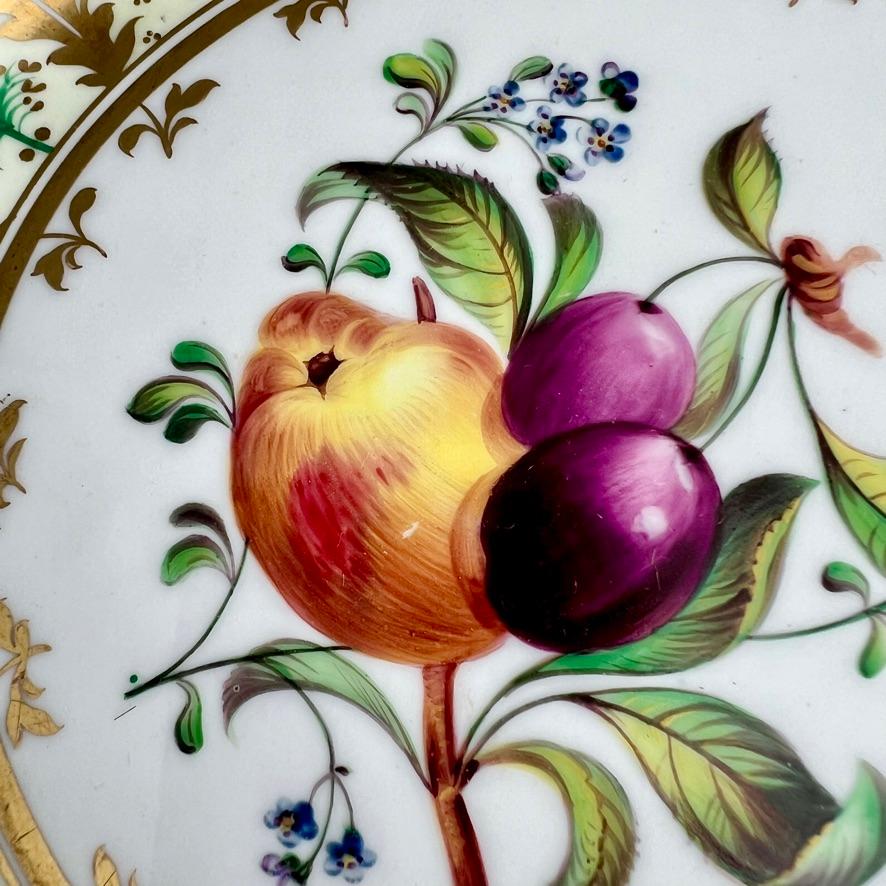 Ensemble Ridgway de 4 assiettes, moulées en marguerite, vertes avec peintures de fruits, vers 1835 10