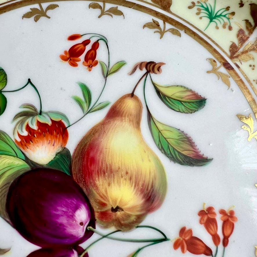 Ensemble Ridgway de 4 assiettes, moulées en marguerite, vertes avec peintures de fruits, vers 1835 11