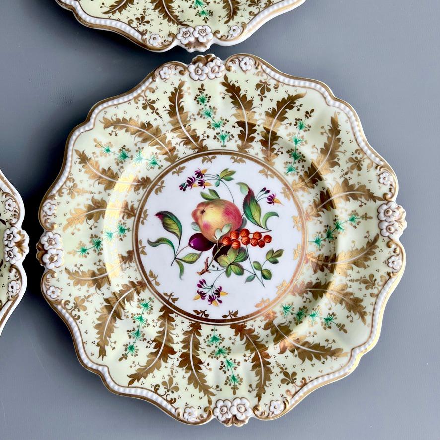 Ridgway Set of 4 Plates, Daisy Moulded, Green with Fruit Paintings, ca 1835 In Good Condition In London, GB