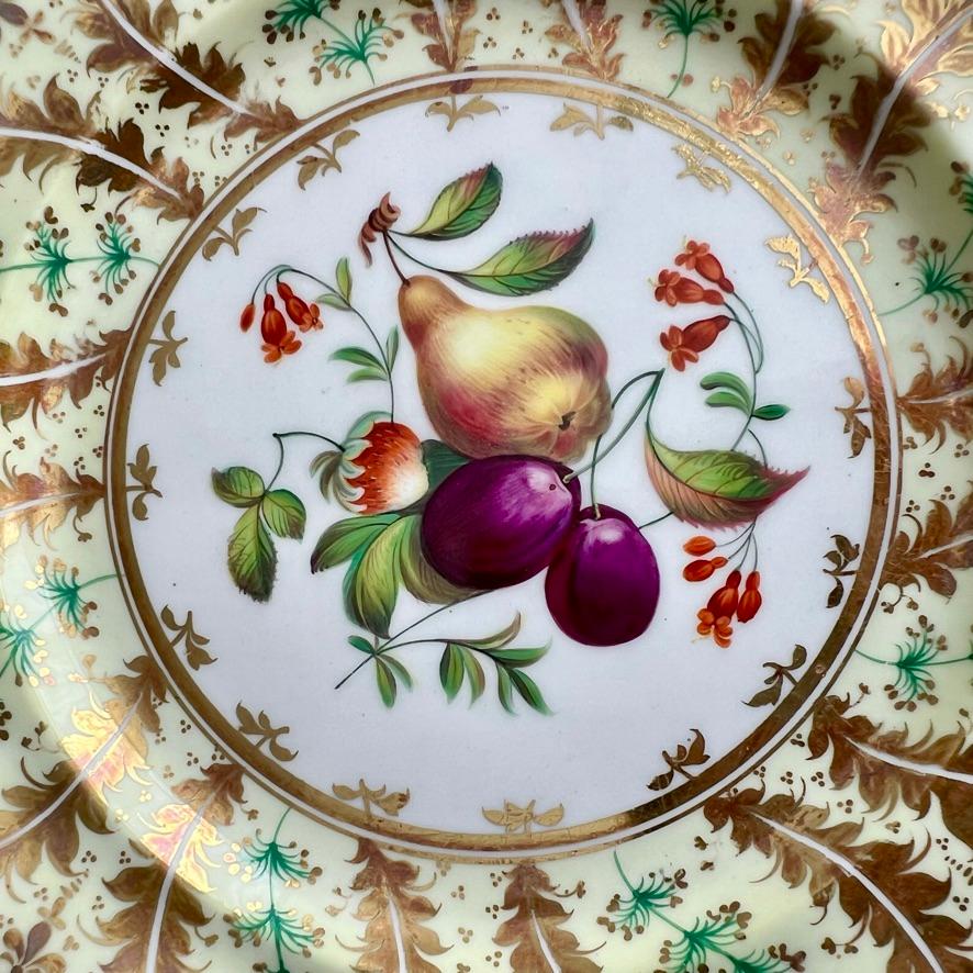 Ensemble Ridgway de 4 assiettes, moulées en marguerite, vertes avec peintures de fruits, vers 1835 2
