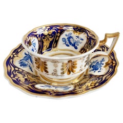 Tasse à thé et soucoupe Ridgway, bleue et dorée, motifs de fleurs, 2/1000, Régence, vers 1825